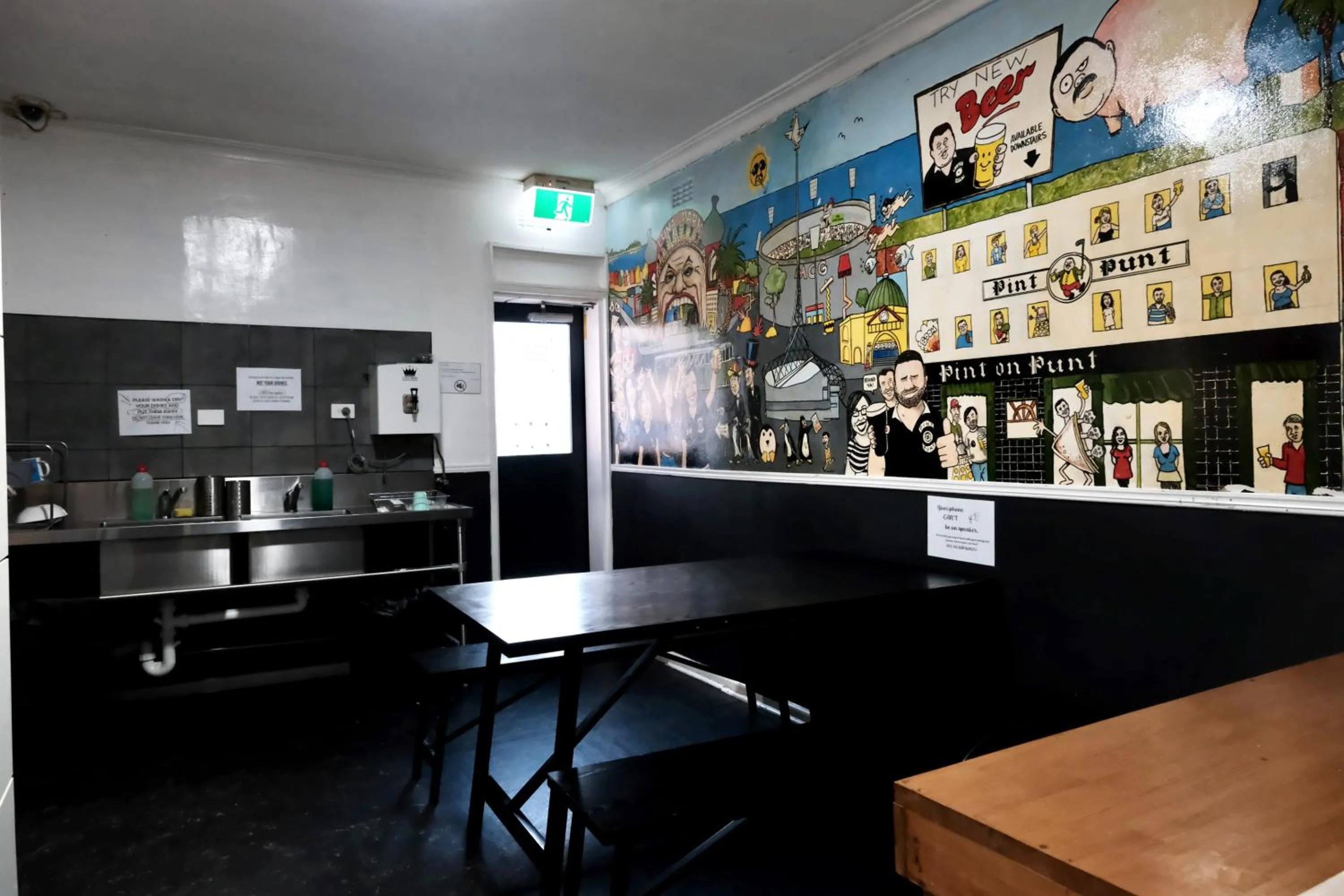 Kitchen or kitchenette in Pint On Punt Backpackers