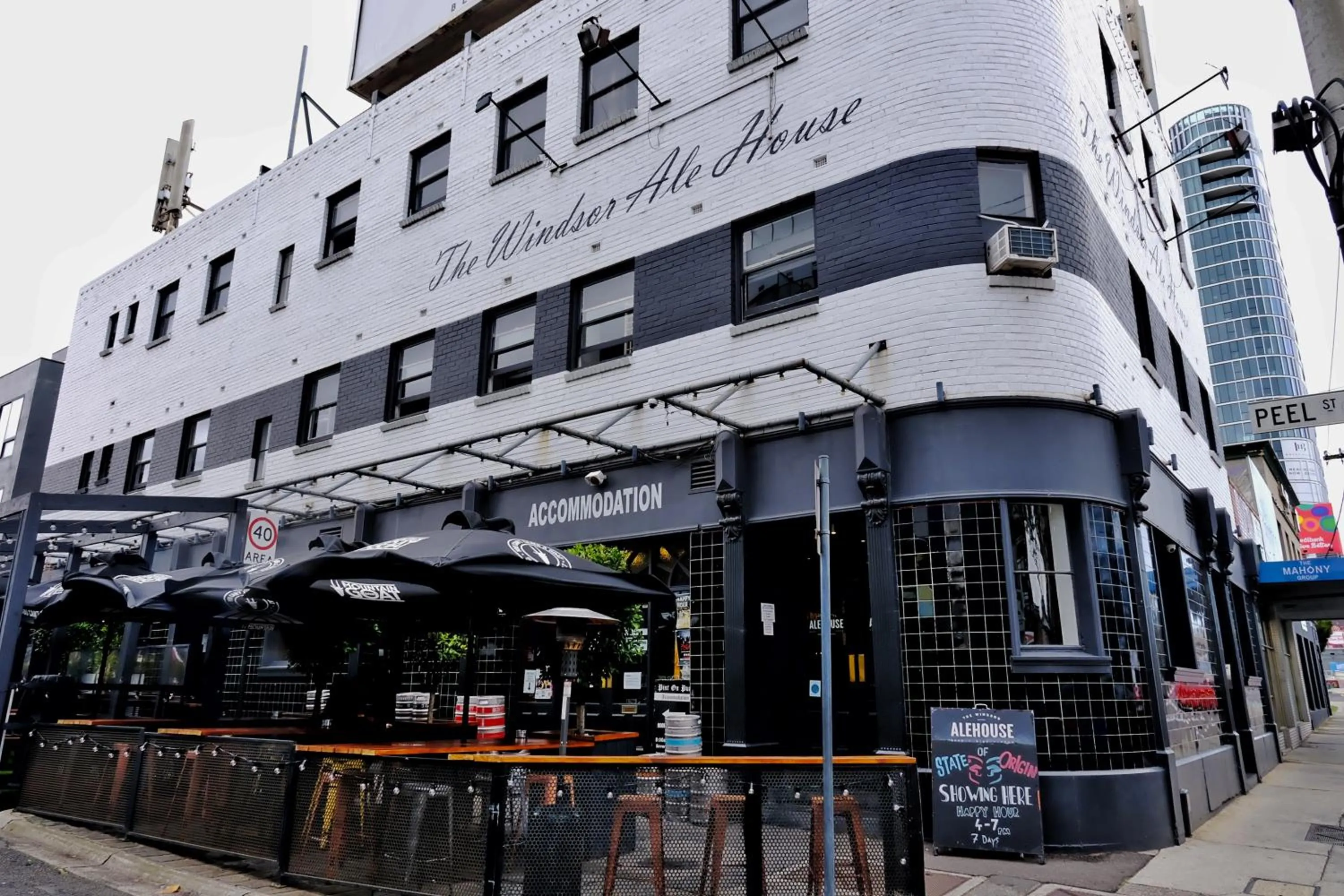 Property building in Pint On Punt Backpackers