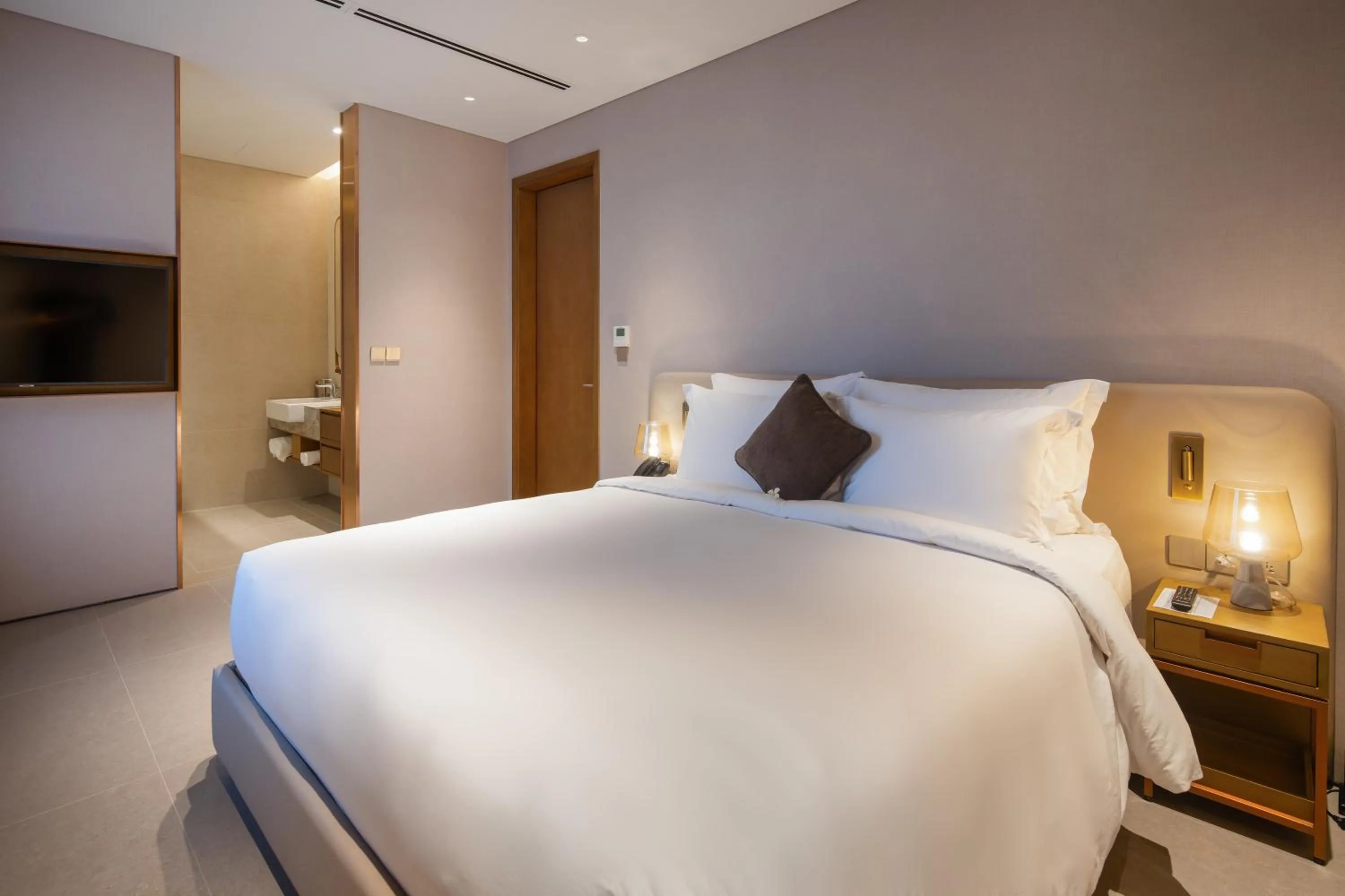 Bed in The Five Villas & Resort Quangnam - Danang