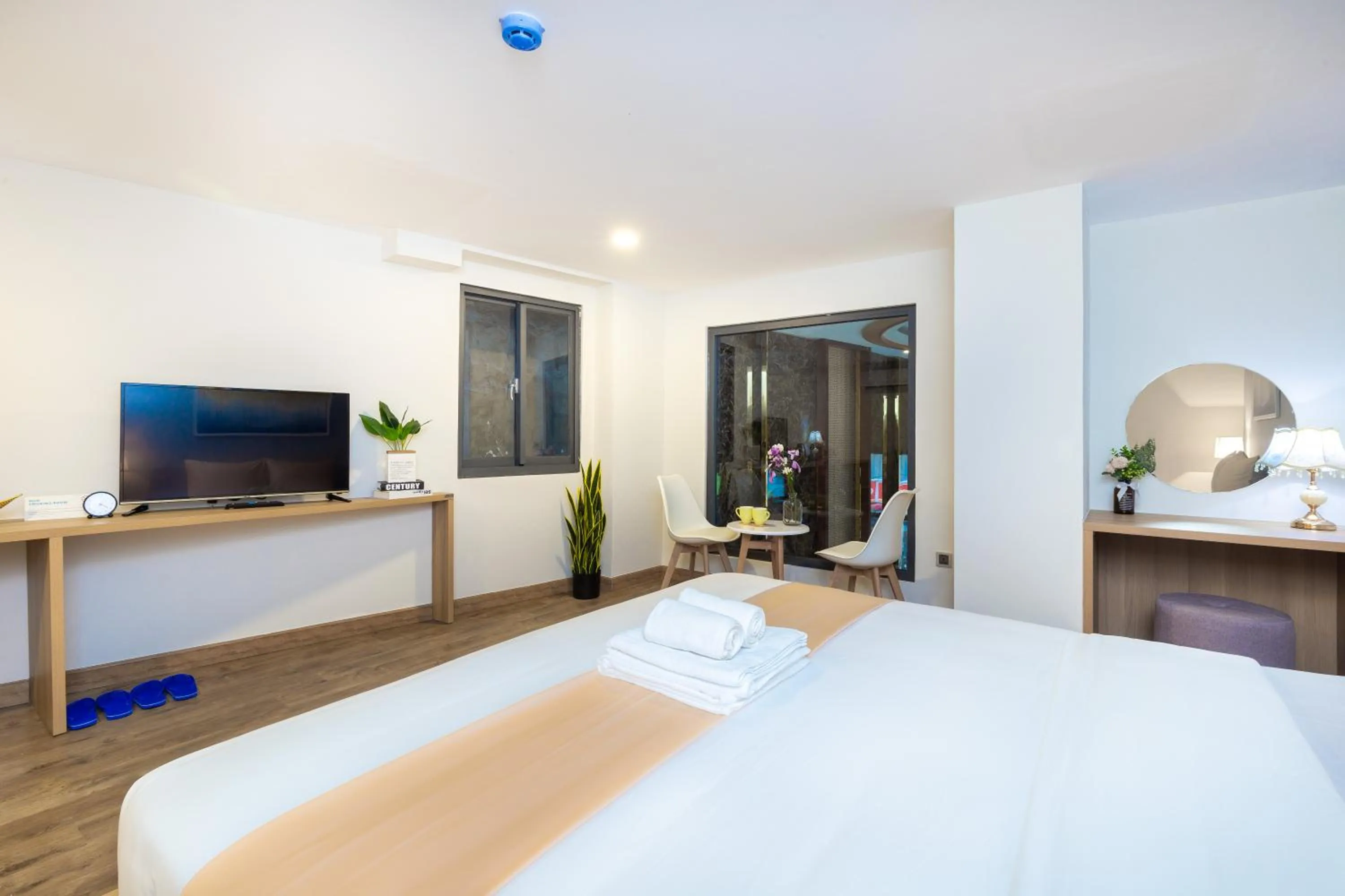 TV and multimedia, Bed in Cozrum Lux Hotel