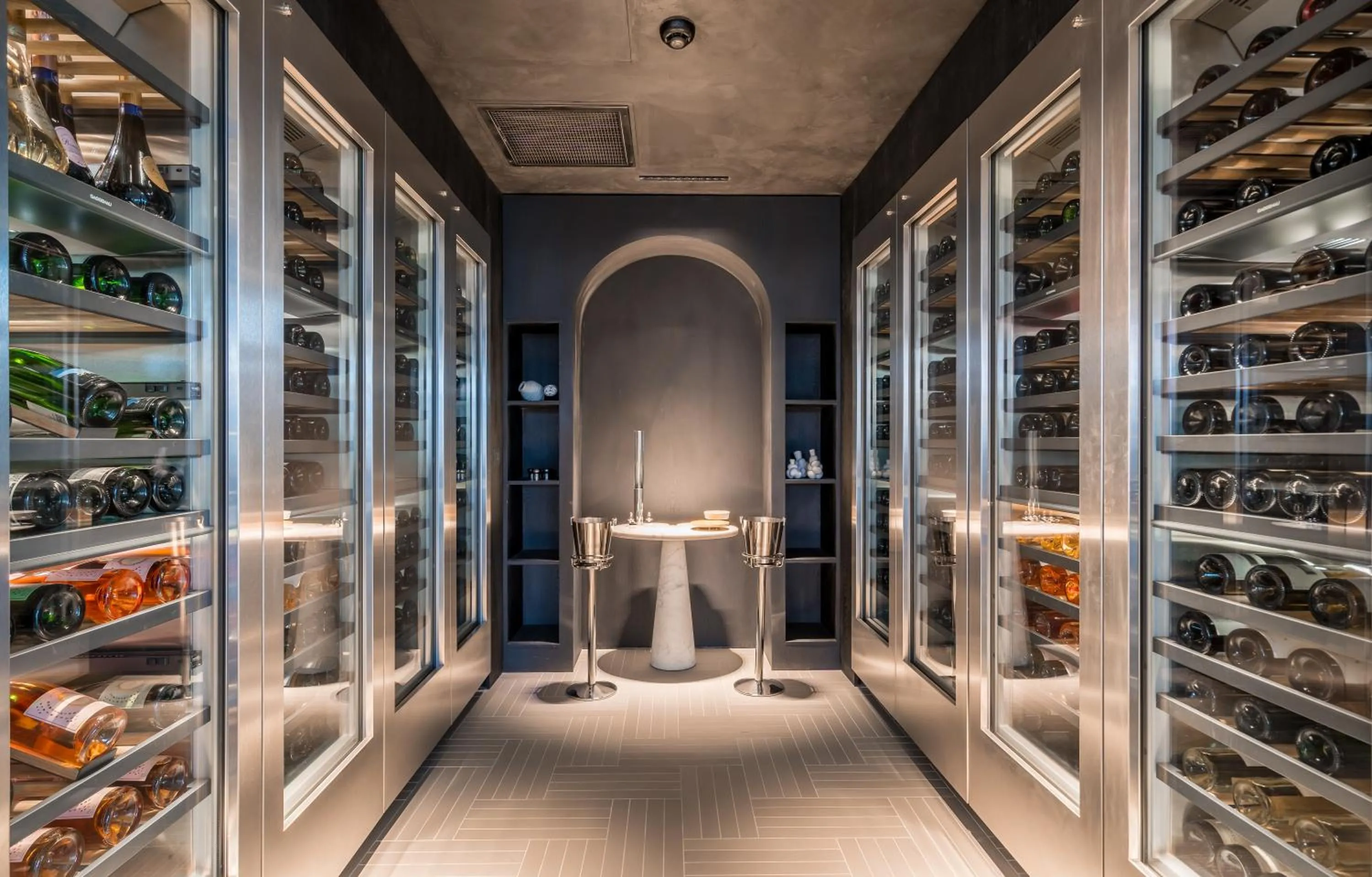 Restaurant/places to eat in Monograph Freedom Square