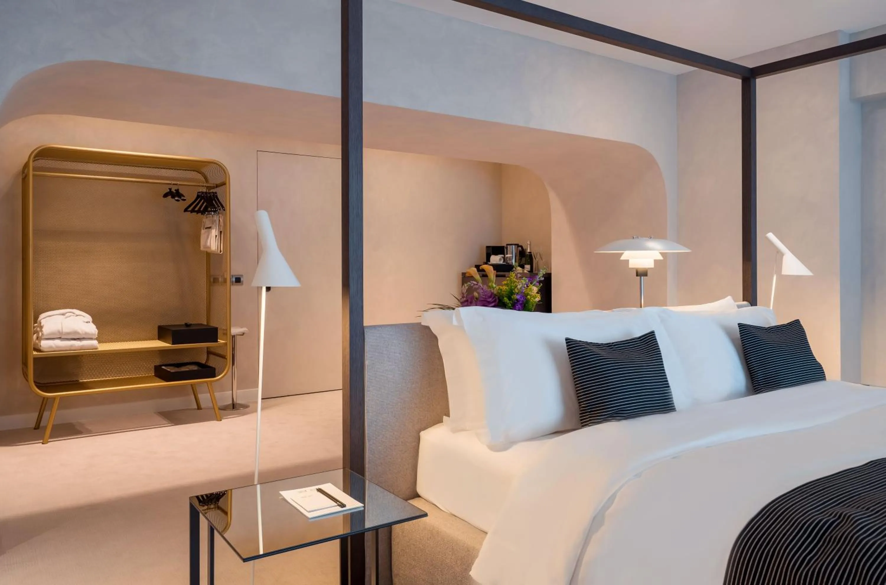 Bed in Monograph Freedom Square