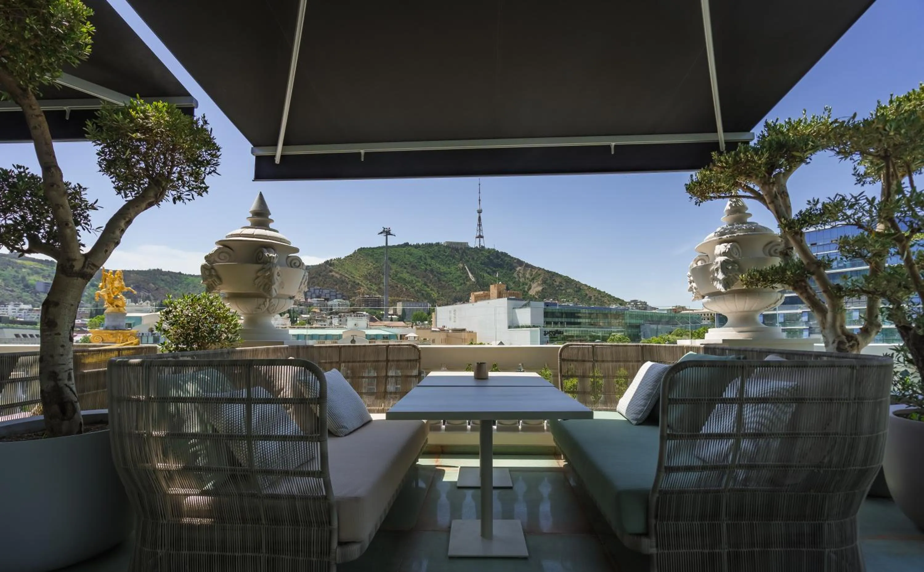 Restaurant/places to eat in Monograph Freedom Square