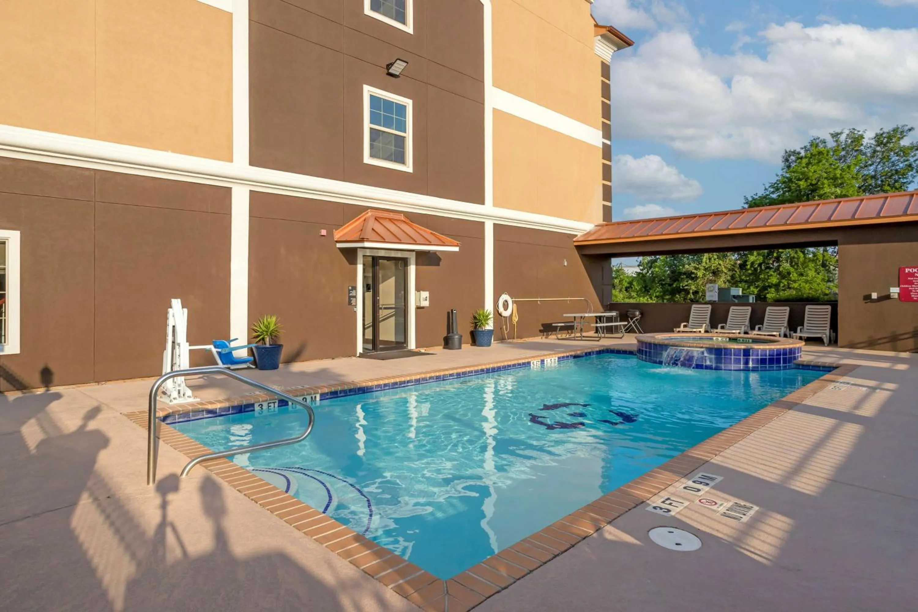 Pool view in Best Western Texas City