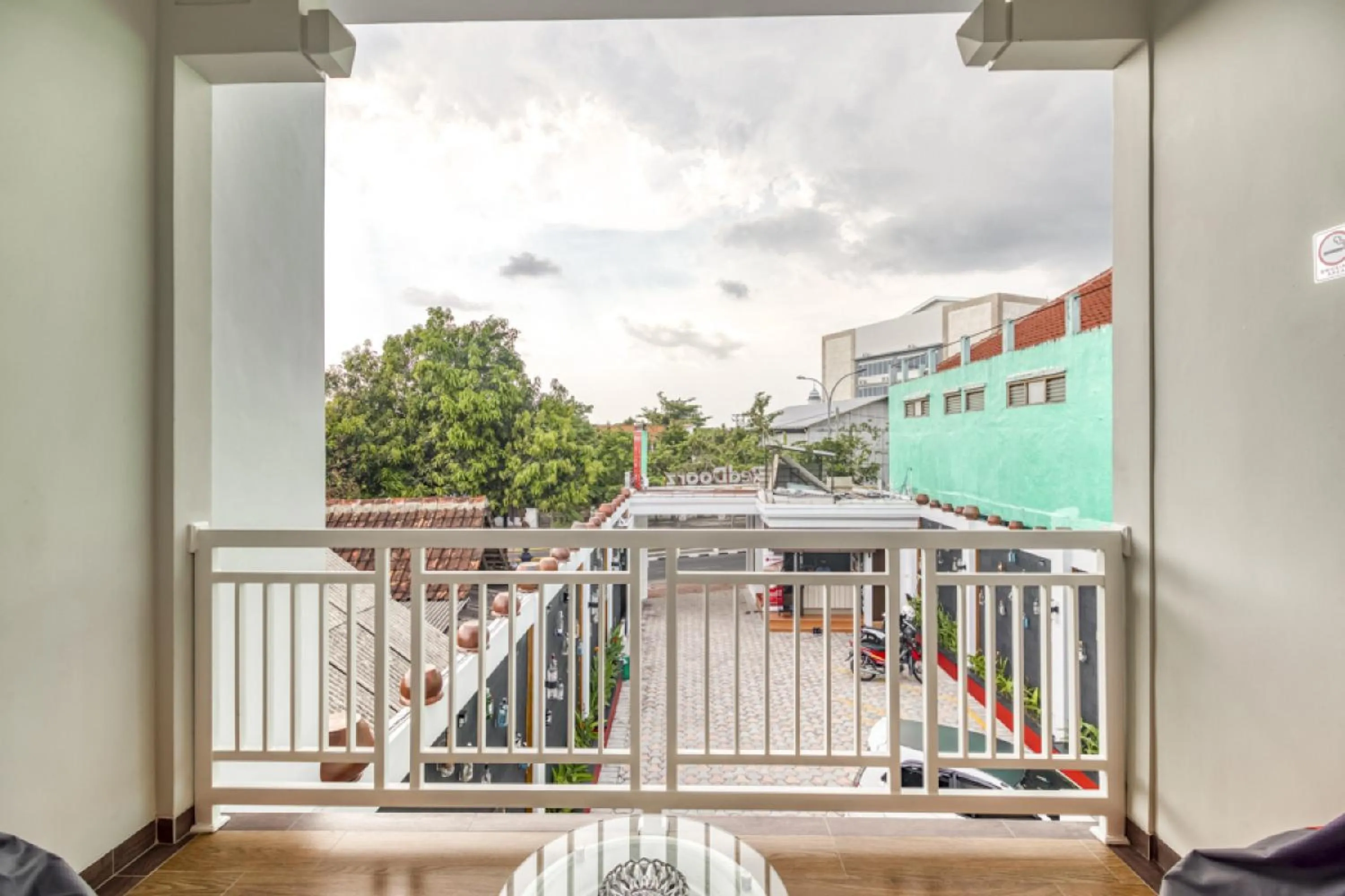 RedDoorz Plus near Gembira Loka Zoo 2