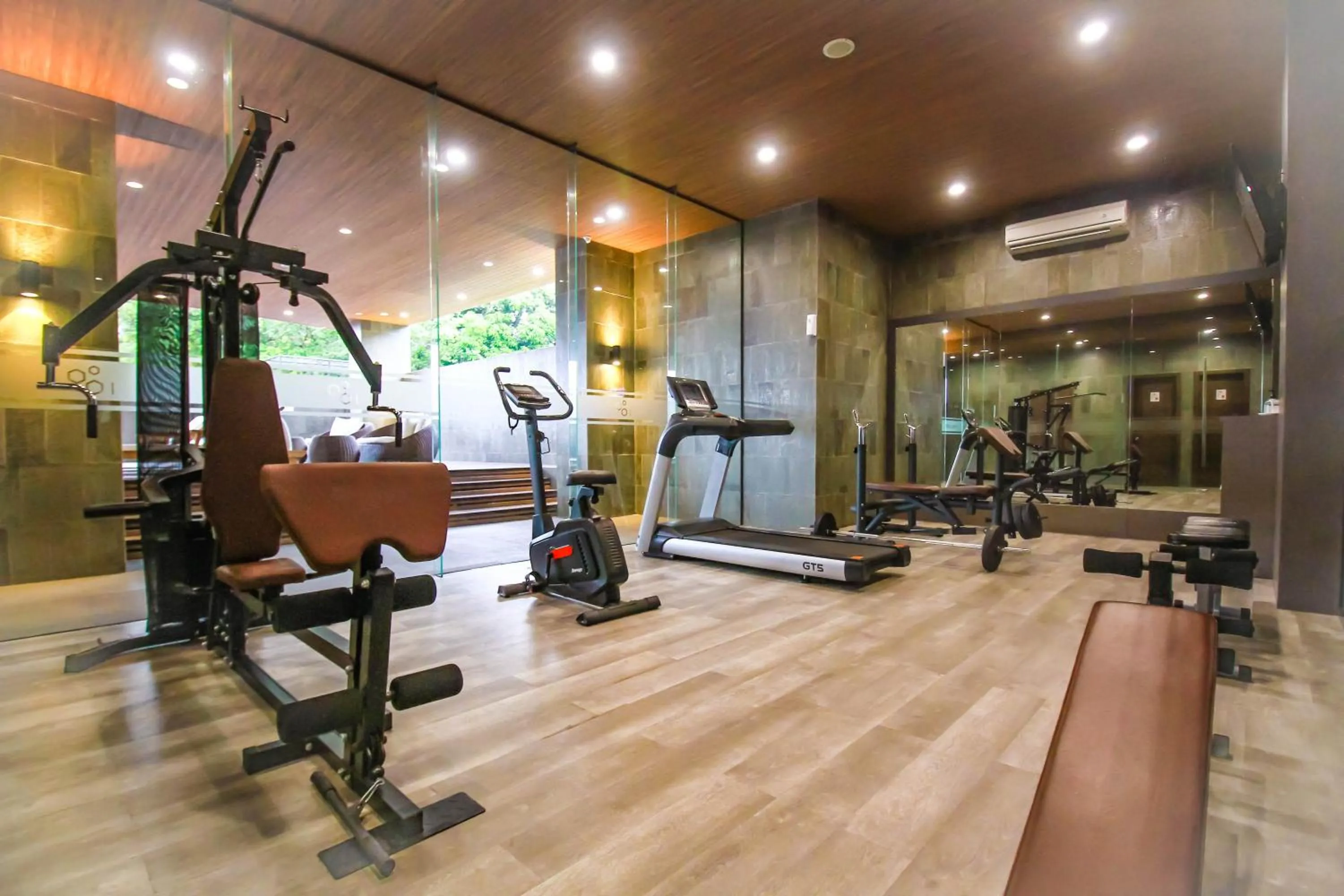 Fitness centre/facilities in Asialink Hotel Batam by Prasanthi
