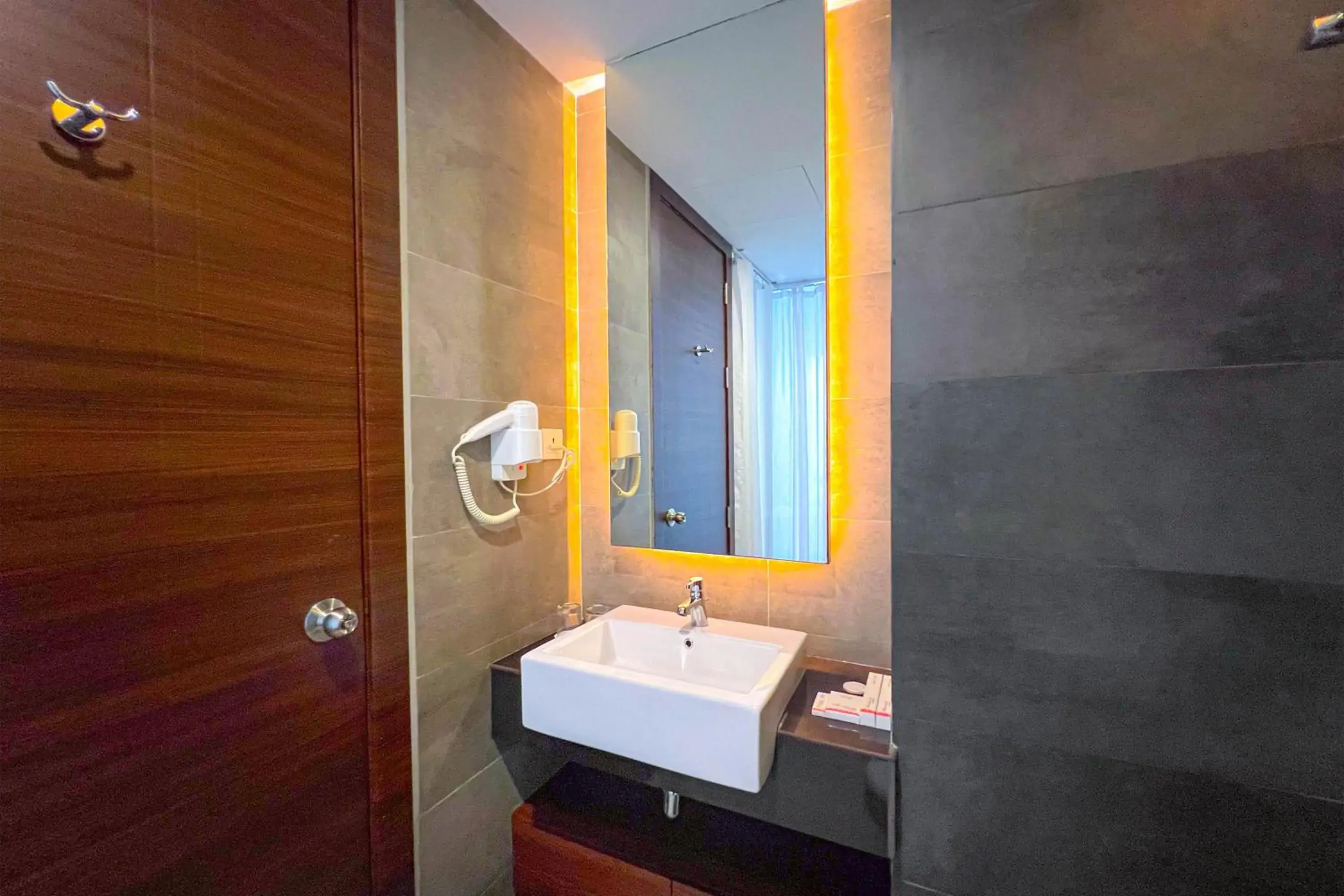 Superior Twin Room in Asialink Hotel Batam by Prasanthi Superior Twin Room in Asialink Hotel Batam by Prasanthi