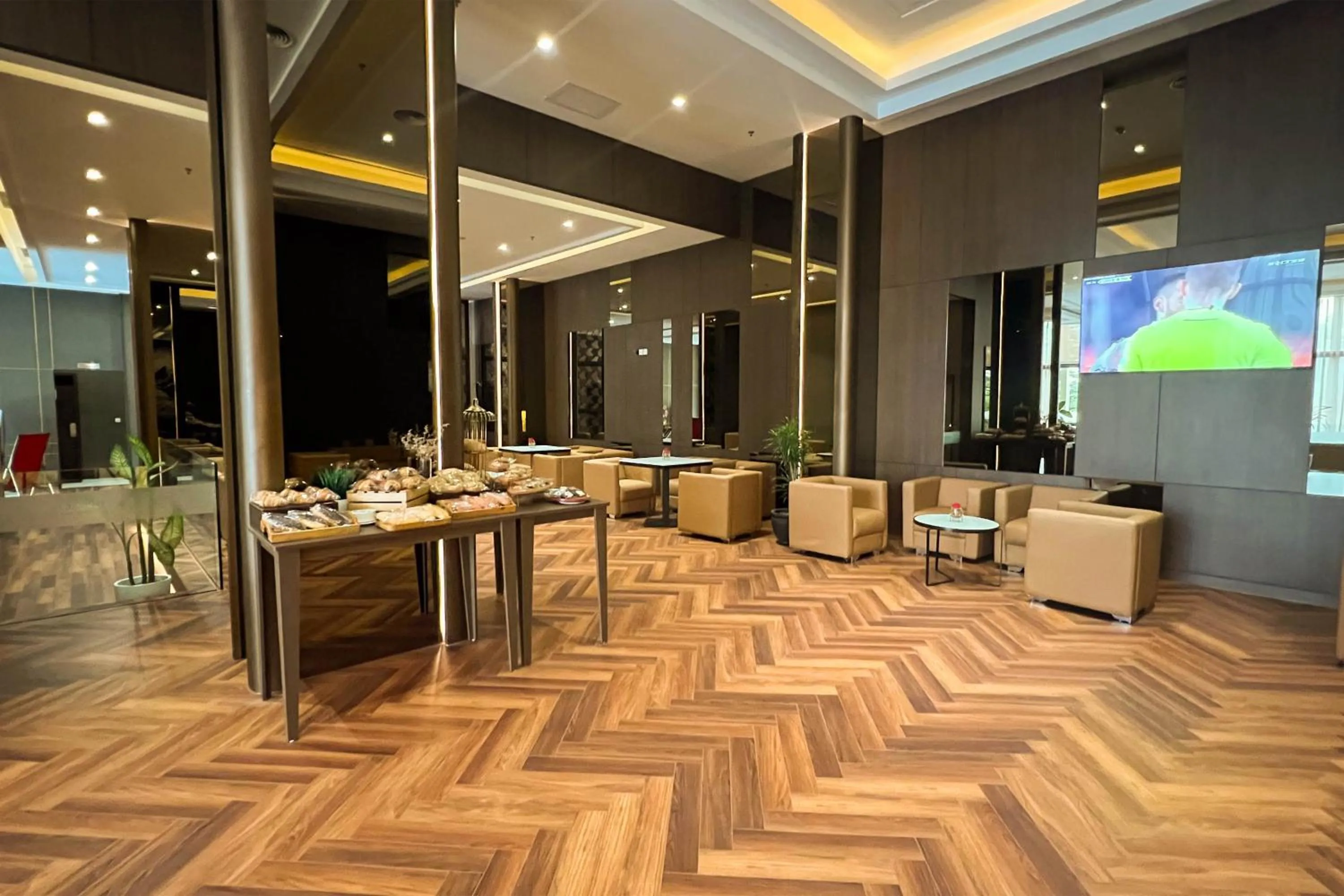 Lounge or bar in Asialink Hotel Batam by Prasanthi