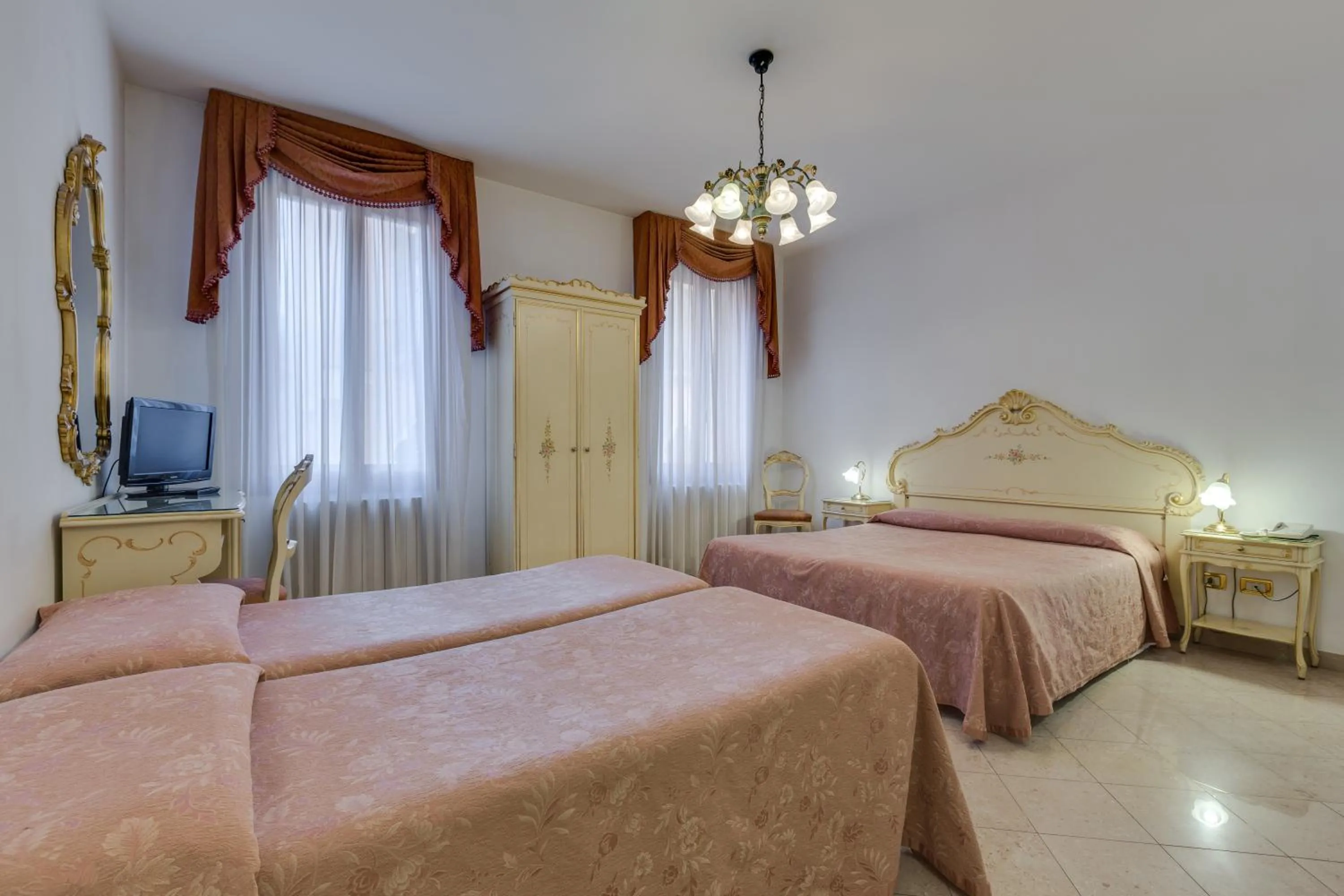 Bed in Hotel Bernardi Semenzato