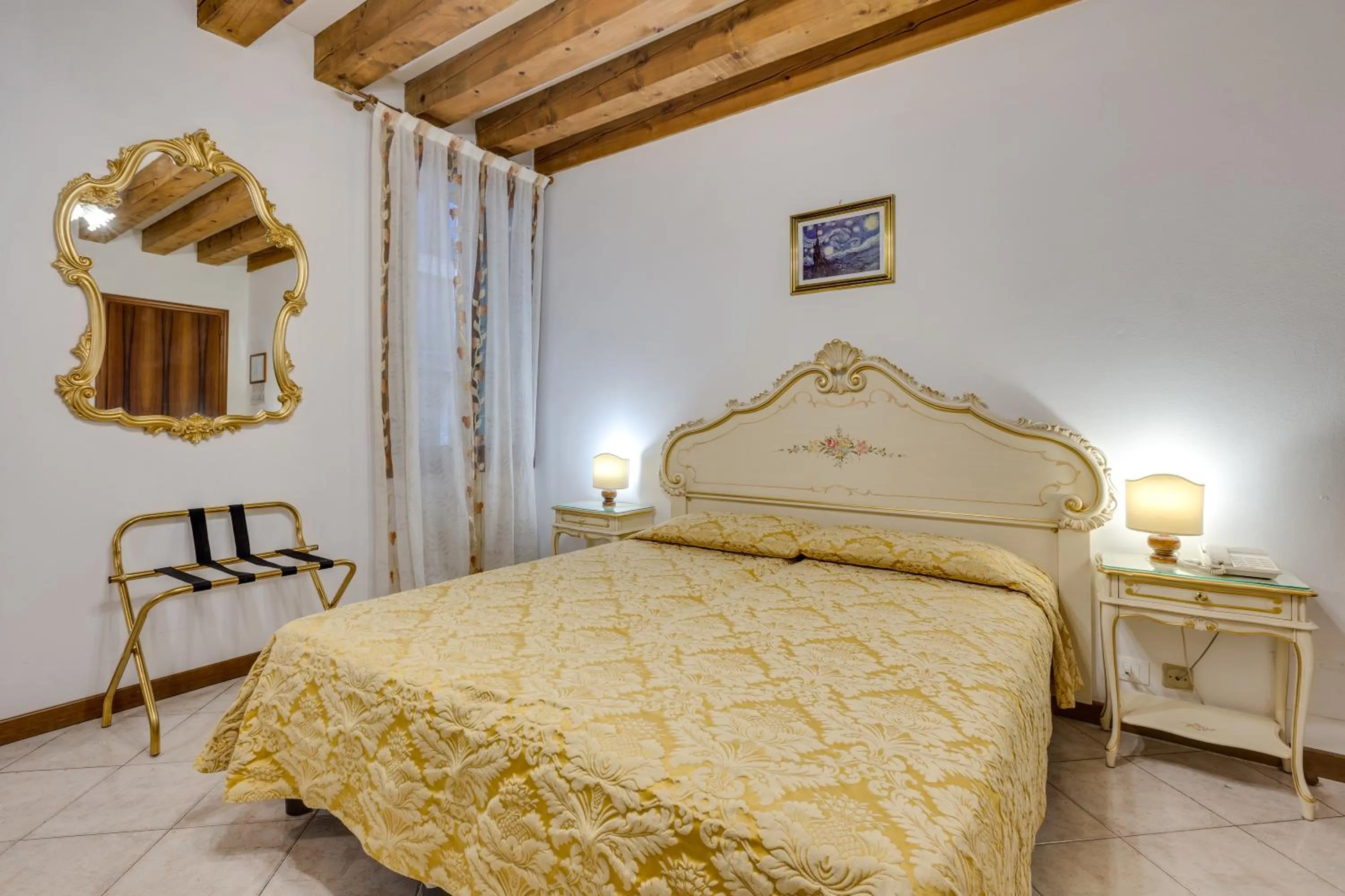 Bed in Hotel Bernardi Semenzato