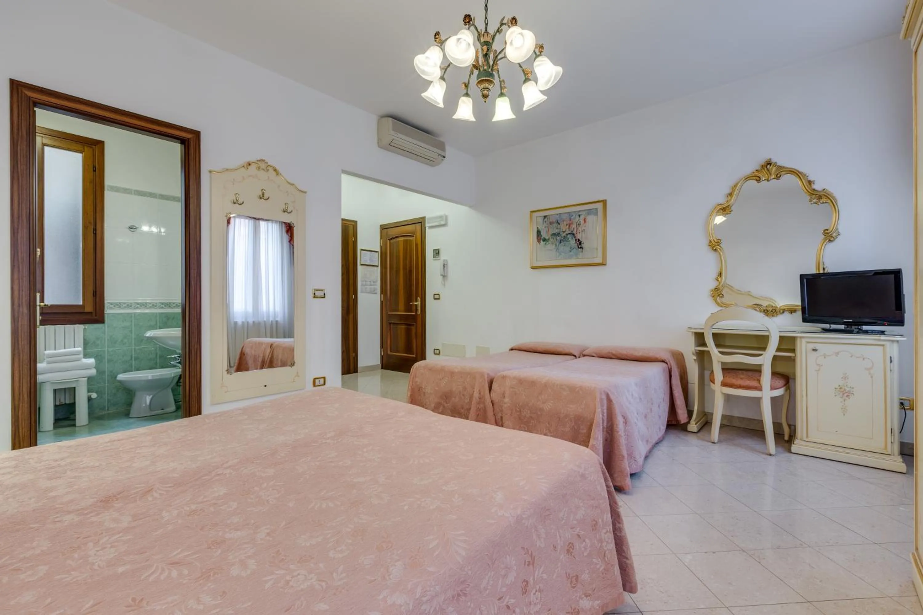 Bed in Hotel Bernardi Semenzato