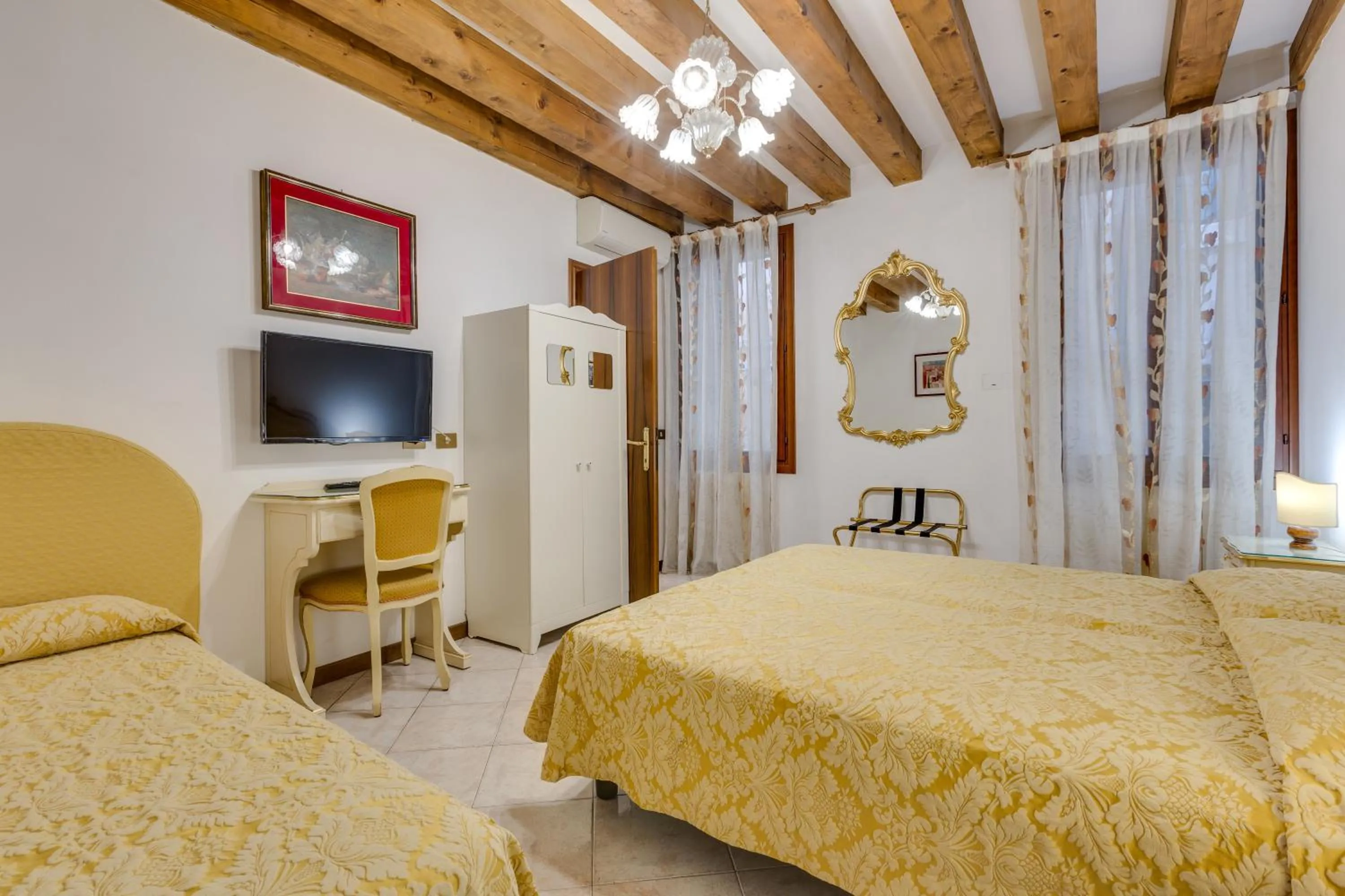 Bed in Hotel Bernardi Semenzato