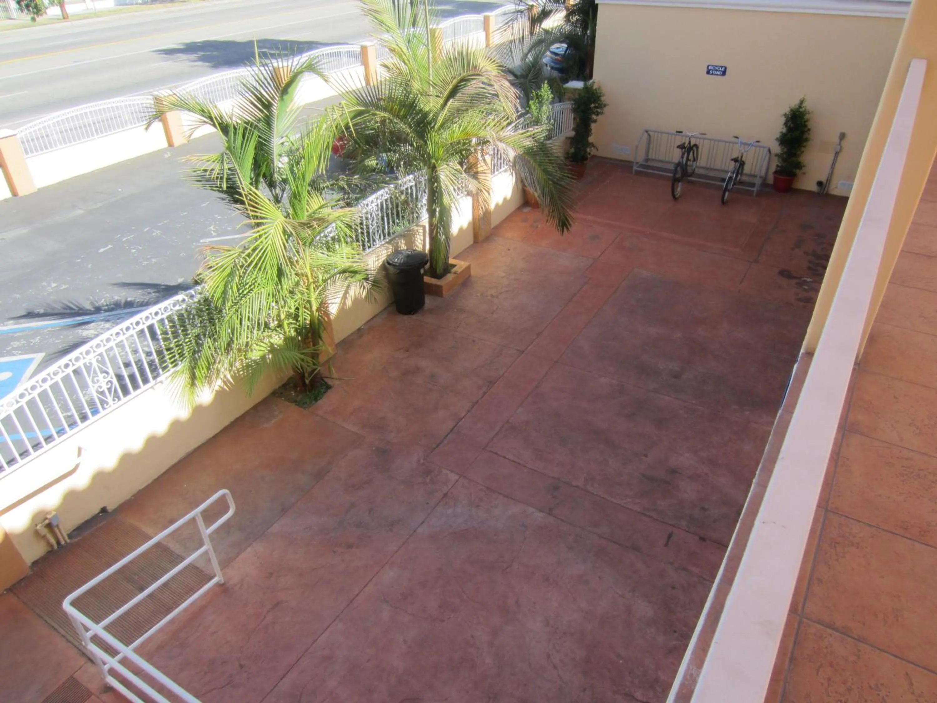 Balcony/Terrace in Starlight Inn Canoga Park