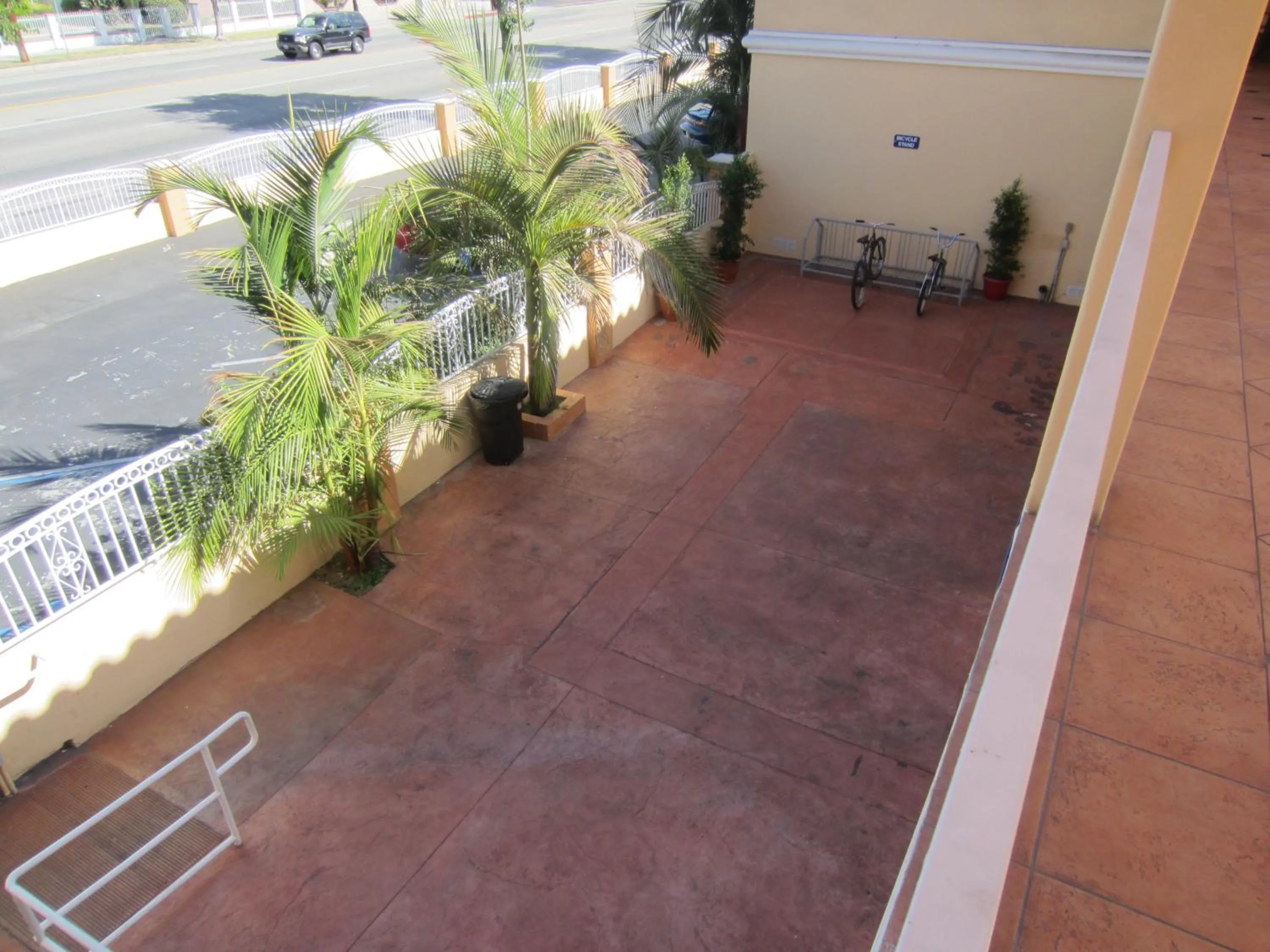 Balcony/Terrace in Starlight Inn Canoga Park