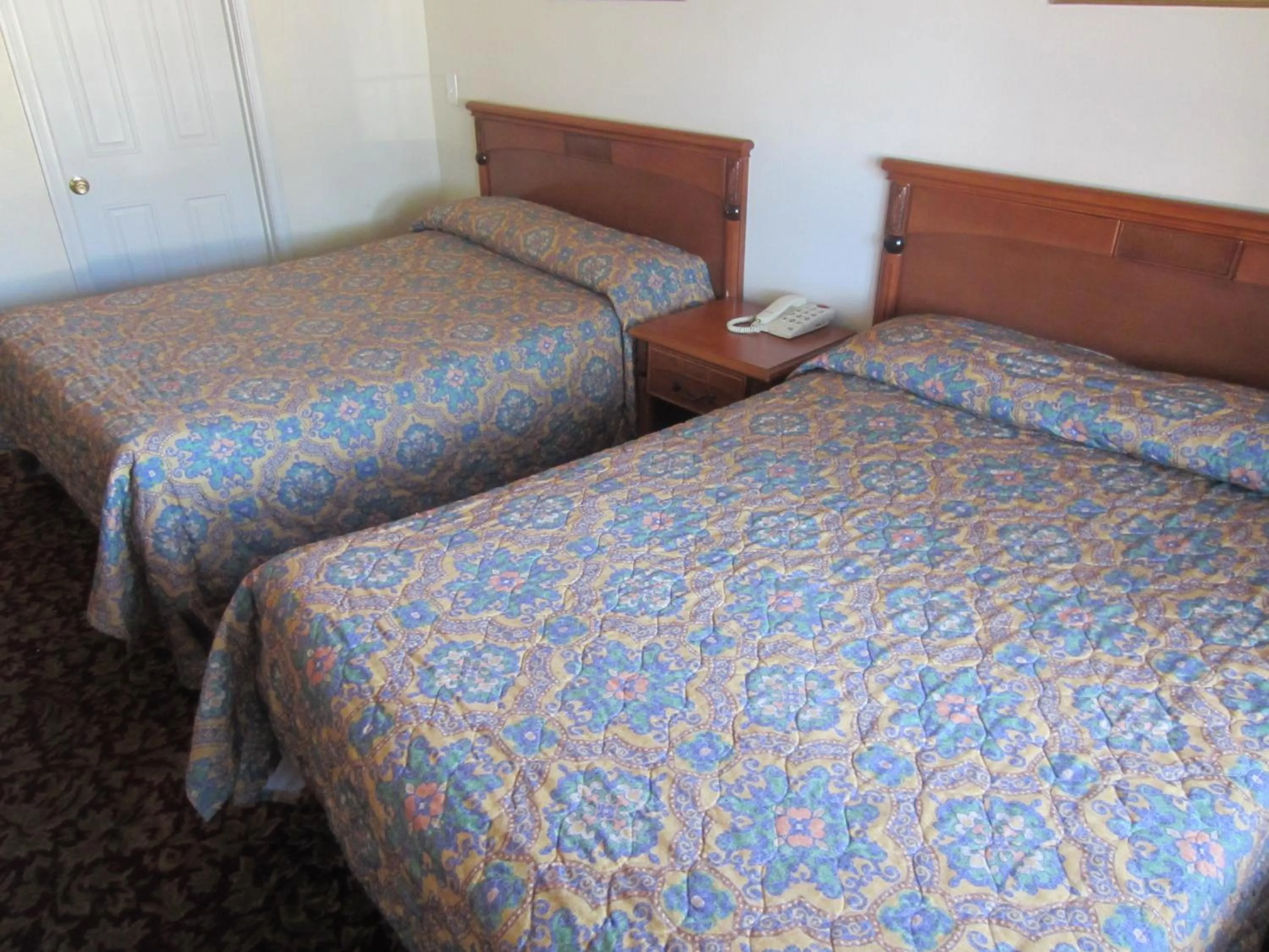 Bed in Starlight Inn Canoga Park