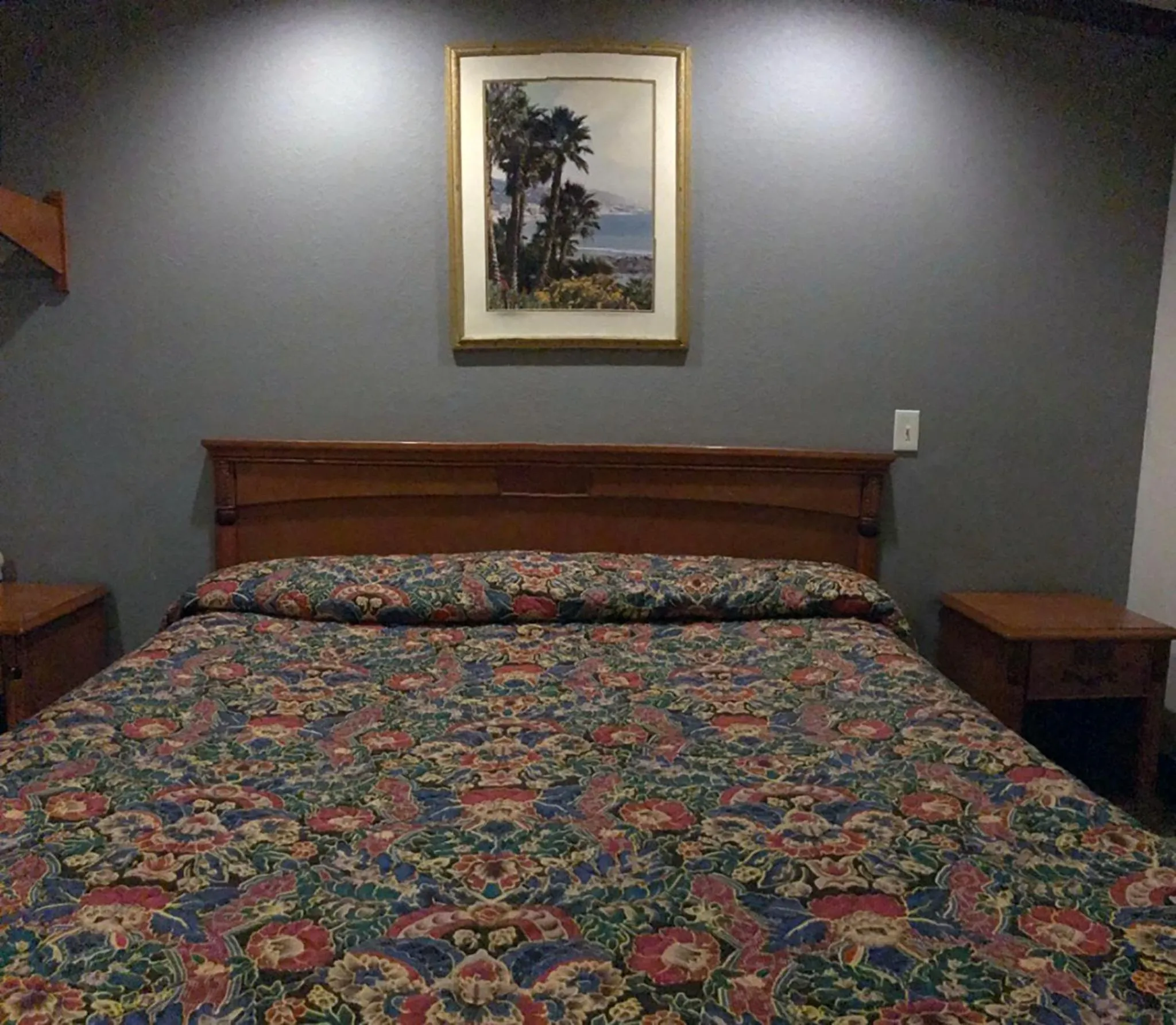 Bedroom, Bed in Starlight Inn Canoga Park