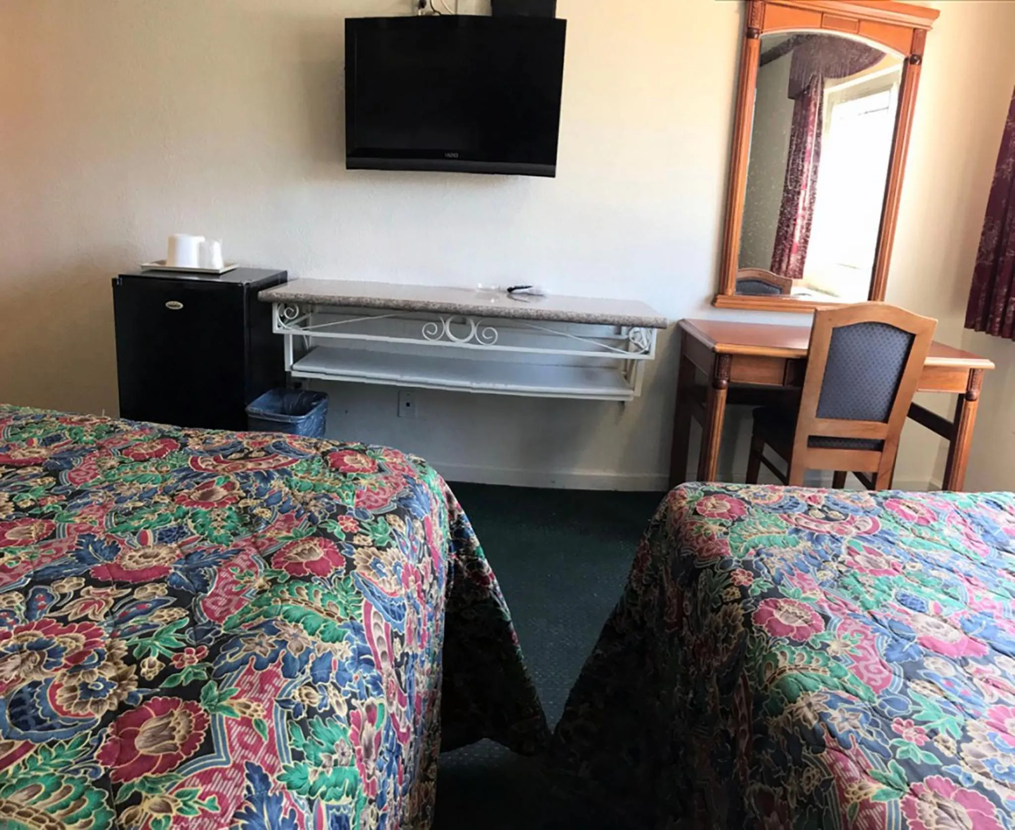 Bedroom in Starlight Inn Canoga Park