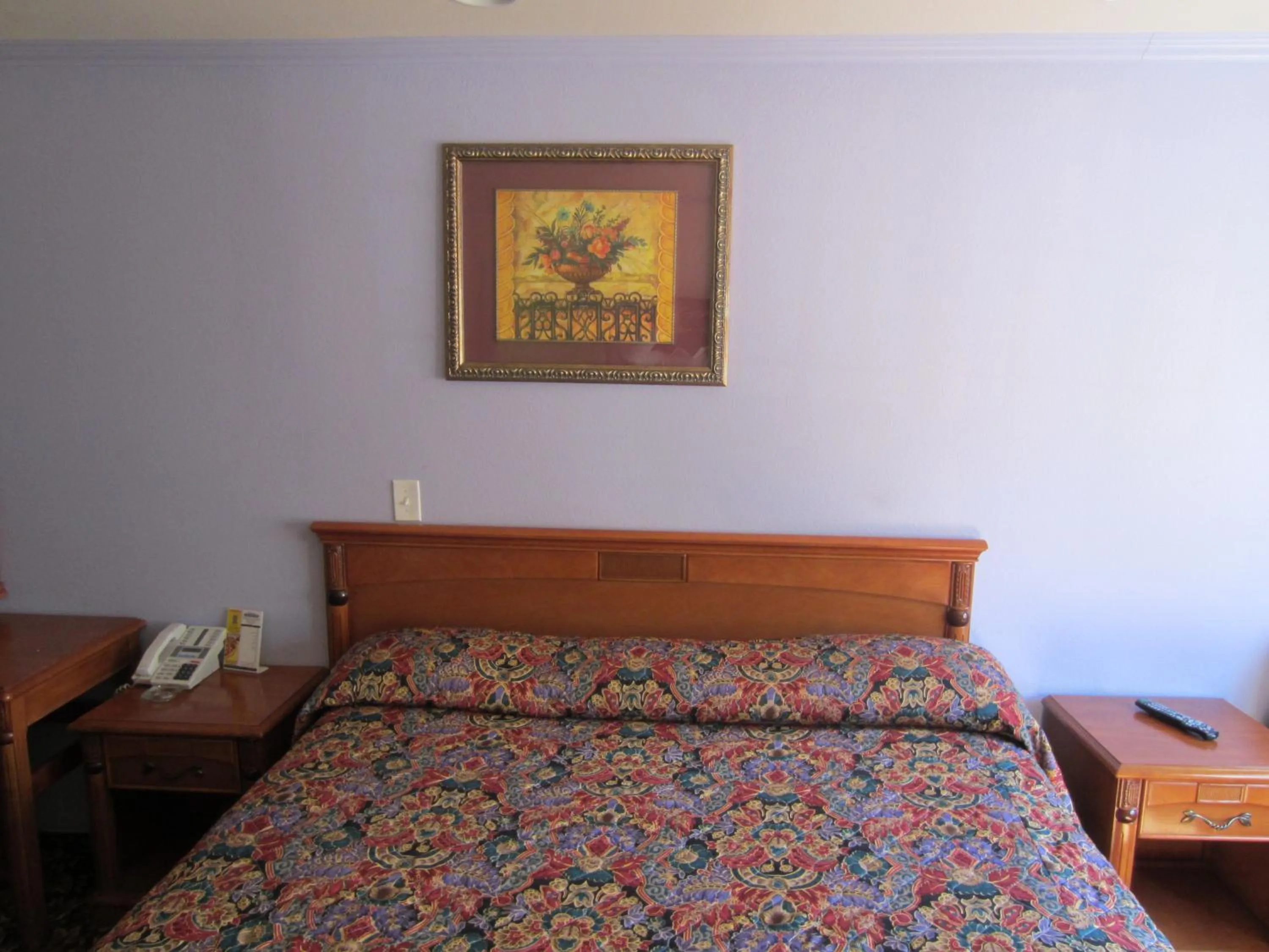 Bed in Starlight Inn Canoga Park