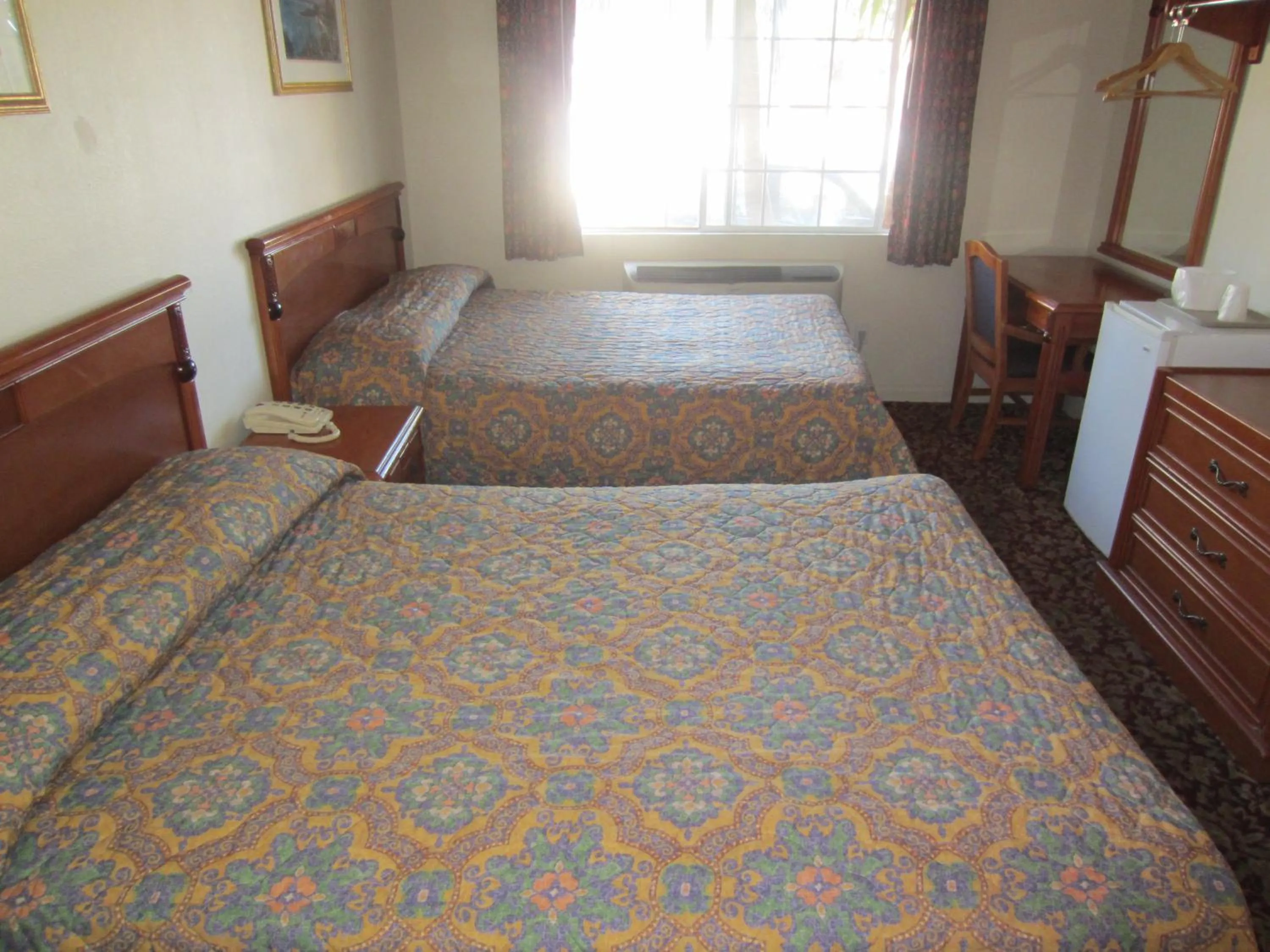 Bed in Starlight Inn Canoga Park