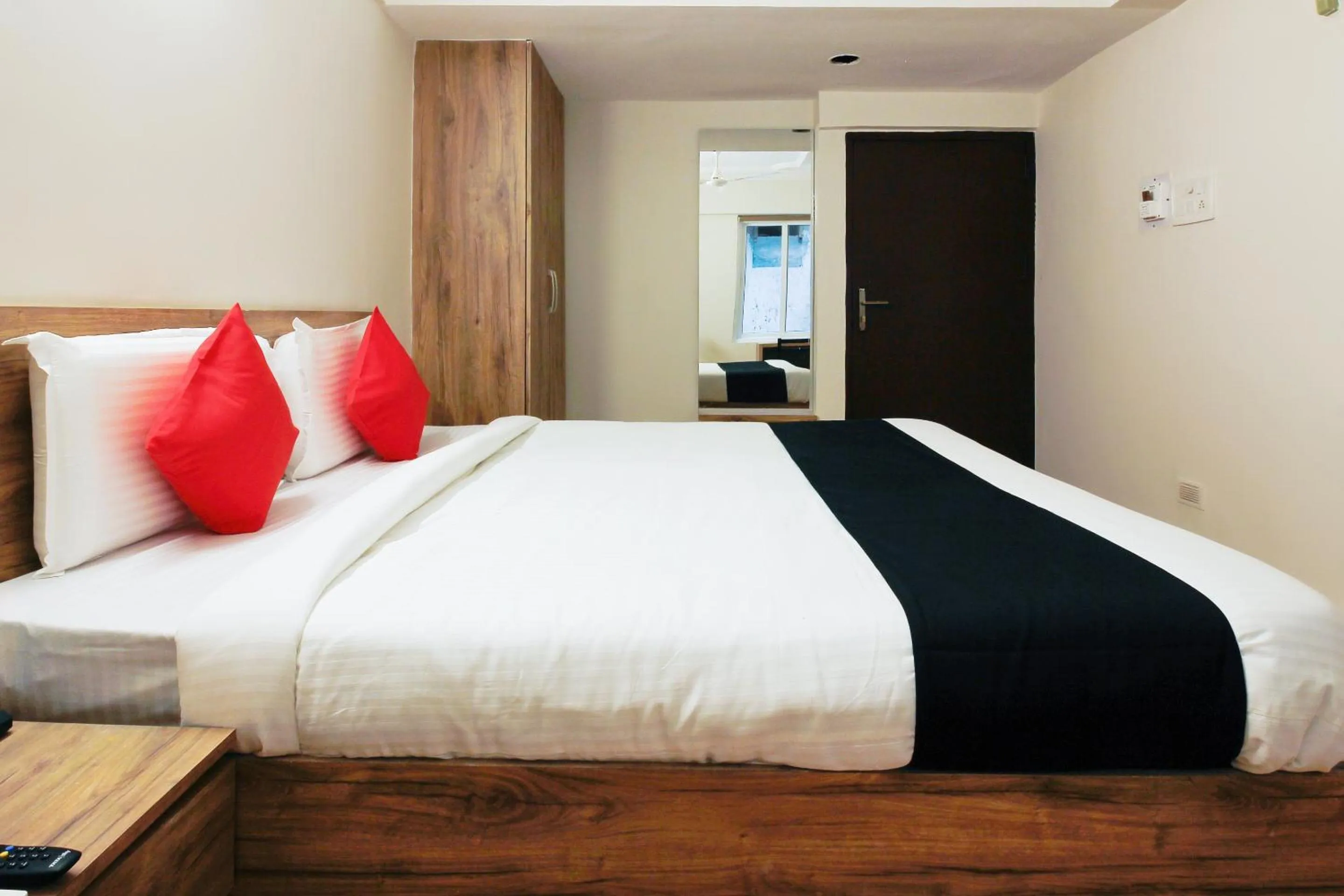 Bedroom, Bed in Super Capital O Sri Suprabhat Grand Near Kachiguda Railway Station