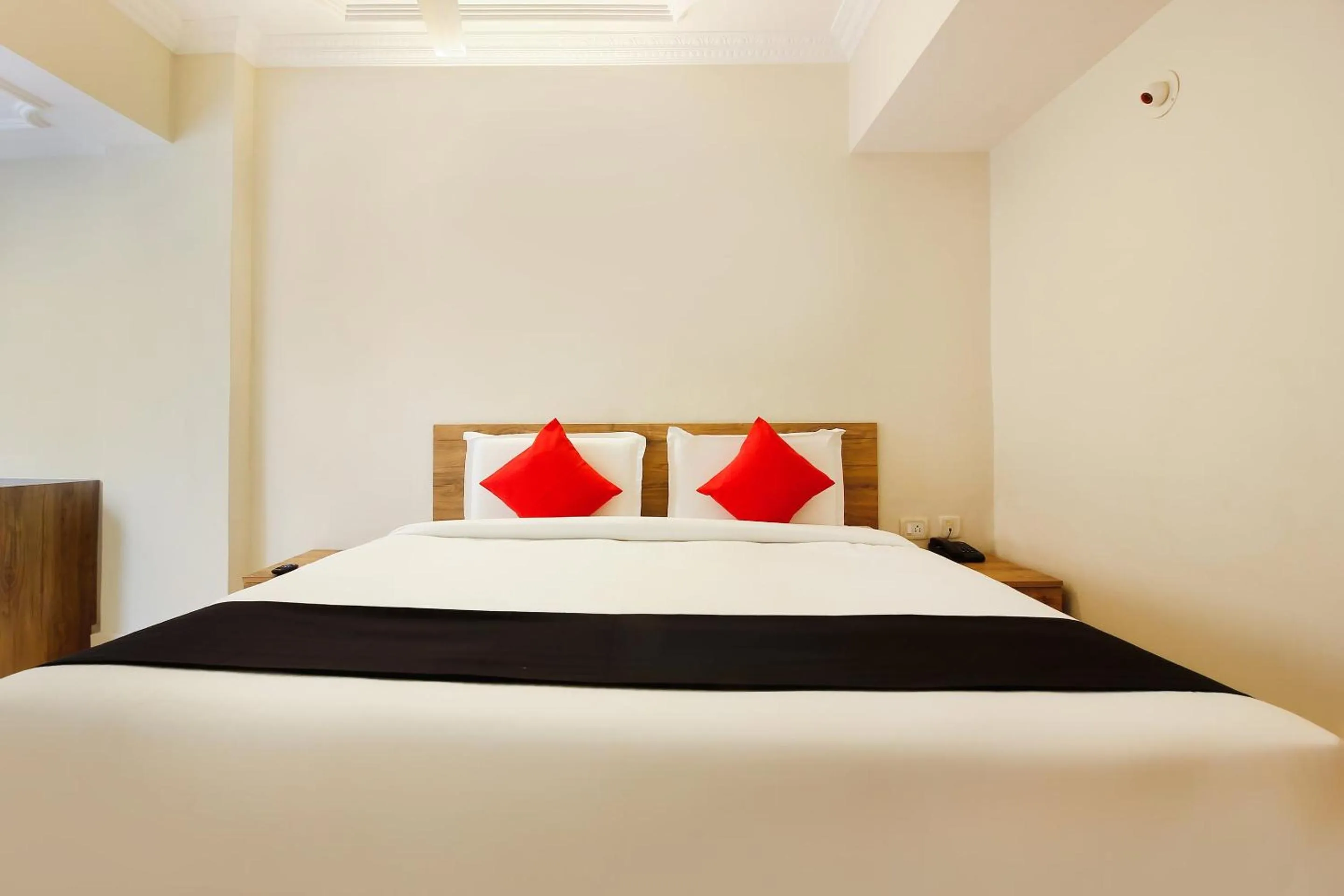Bedroom, Bed in Super Capital O Sri Suprabhat Grand Near Kachiguda Railway Station