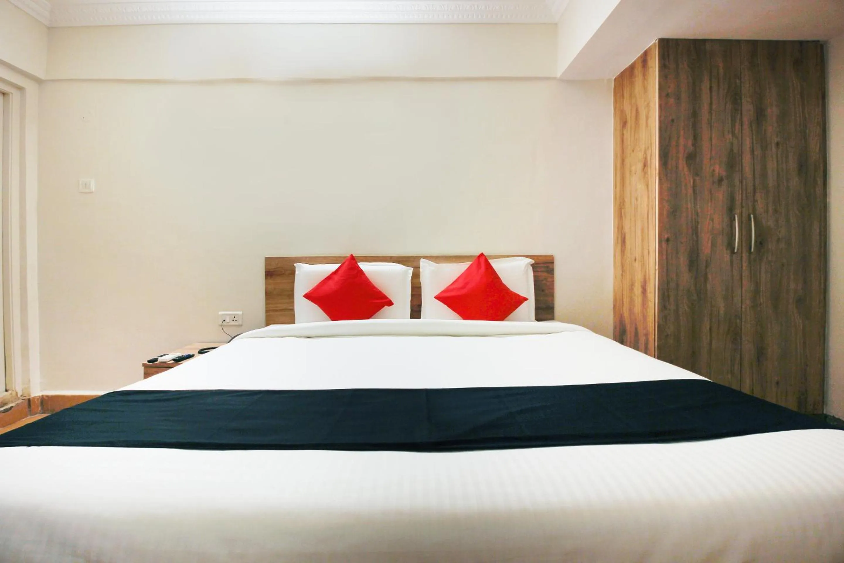 Bedroom, Bed in Super Capital O Sri Suprabhat Grand Near Kachiguda Railway Station