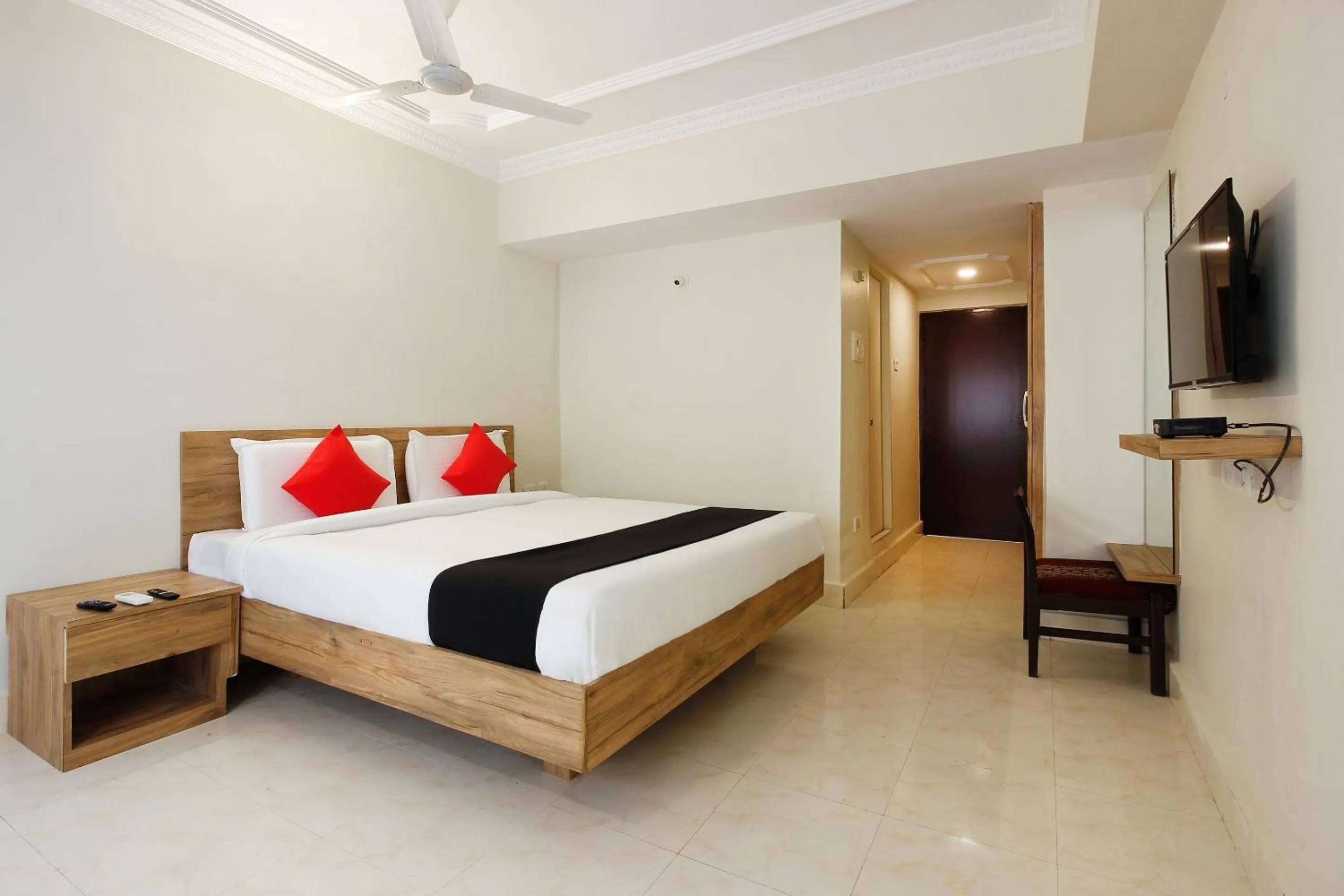 Bedroom, Bed in Super Capital O Sri Suprabhat Grand Near Kachiguda Railway Station