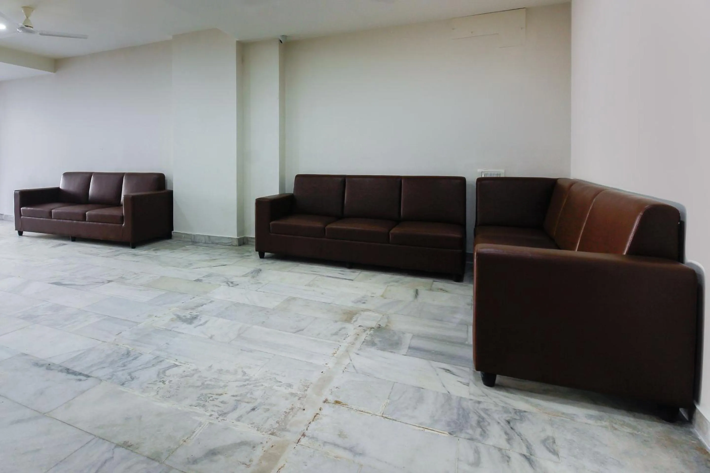Lobby or reception in Super Capital O Sri Suprabhat Grand Near Kachiguda Railway Station