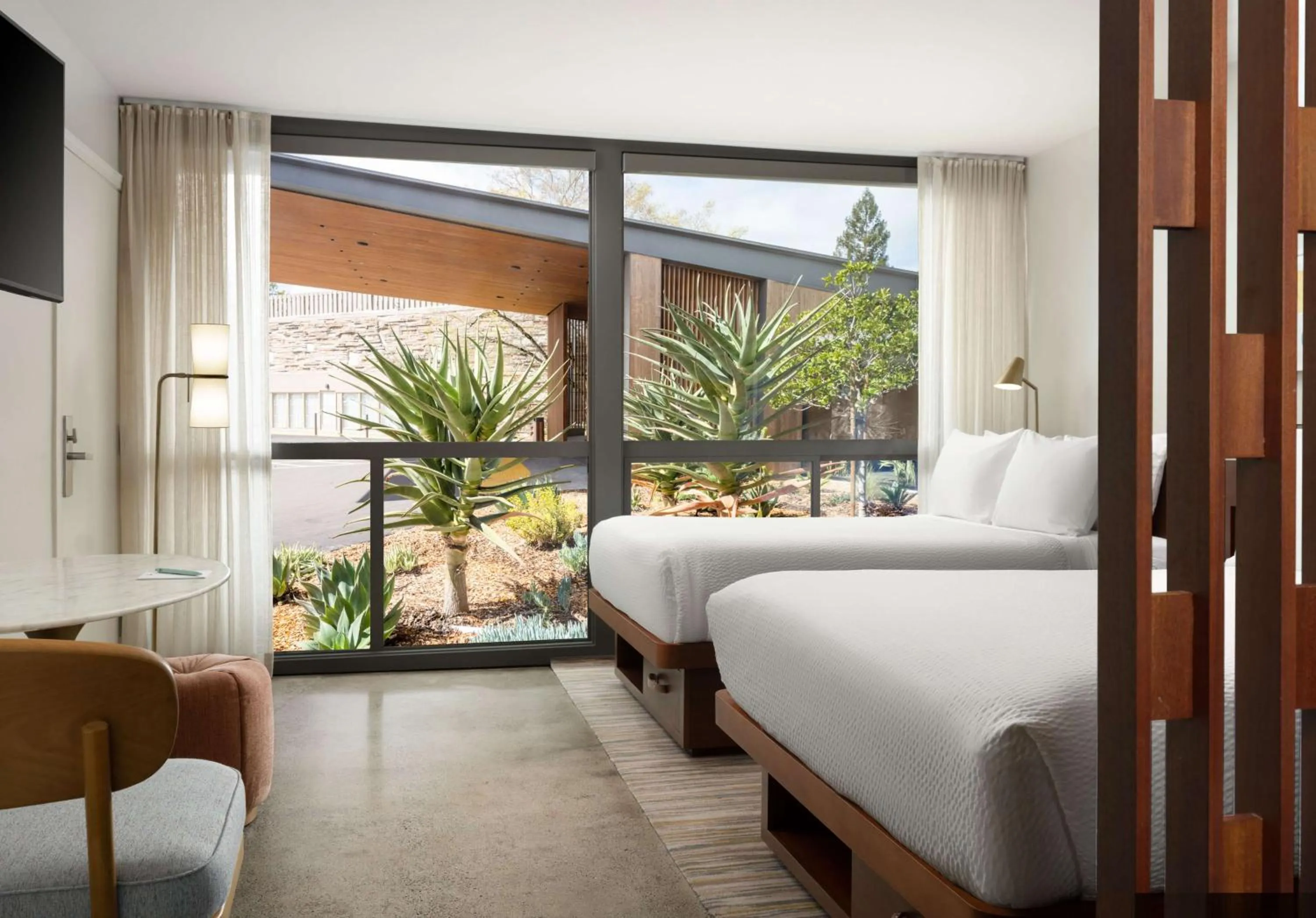 Bed in Flamingo Resort & Spa Santa Rosa Sonoma, Tapestry by Hilton