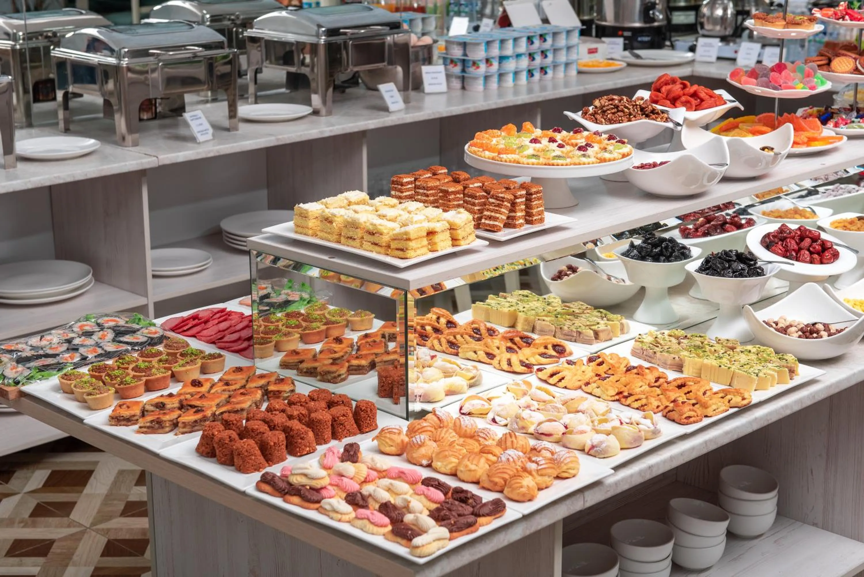 Buffet breakfast in Michelin Hotel