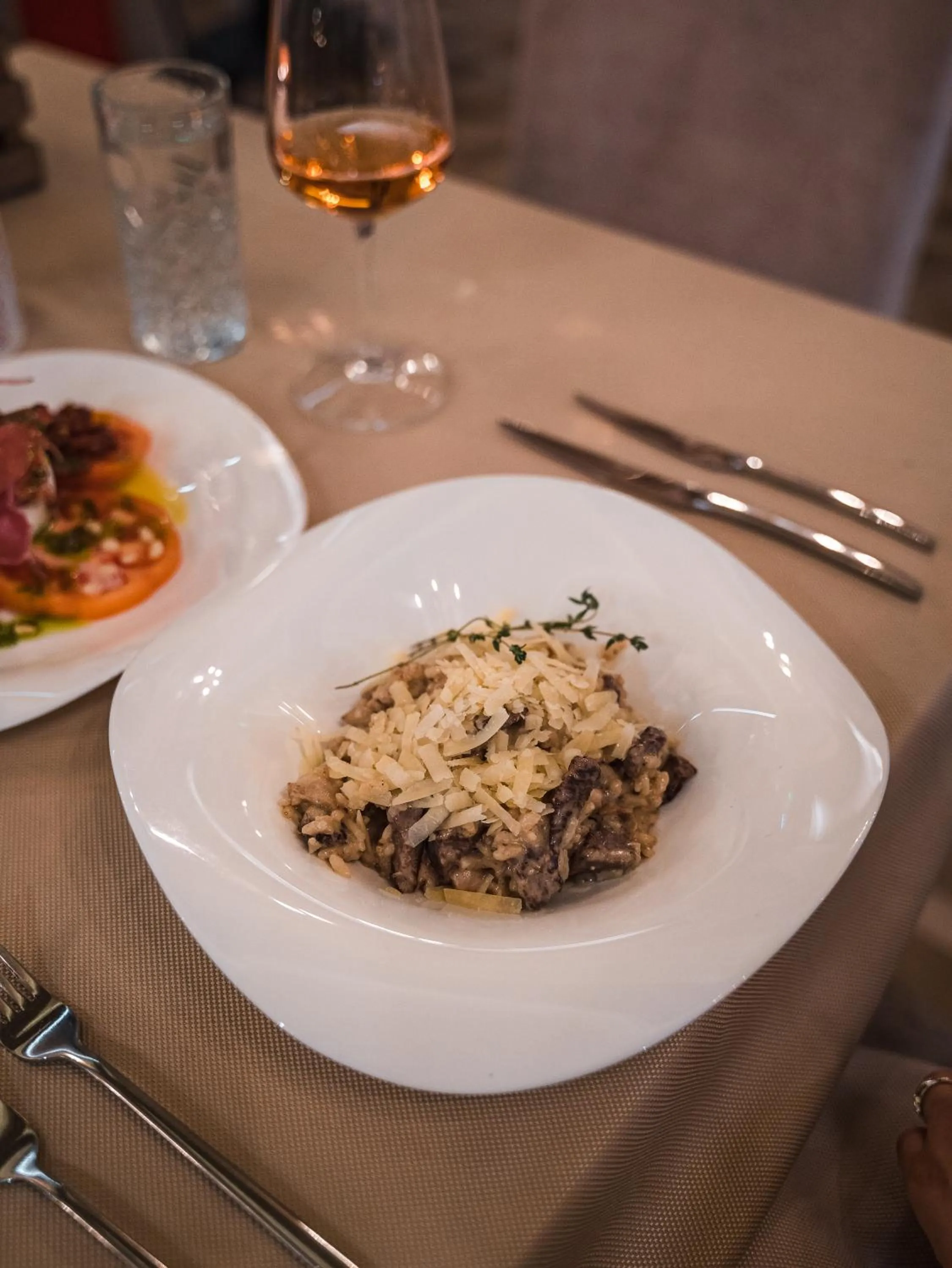 Restaurant/places to eat in Hotel and Relax Moreni