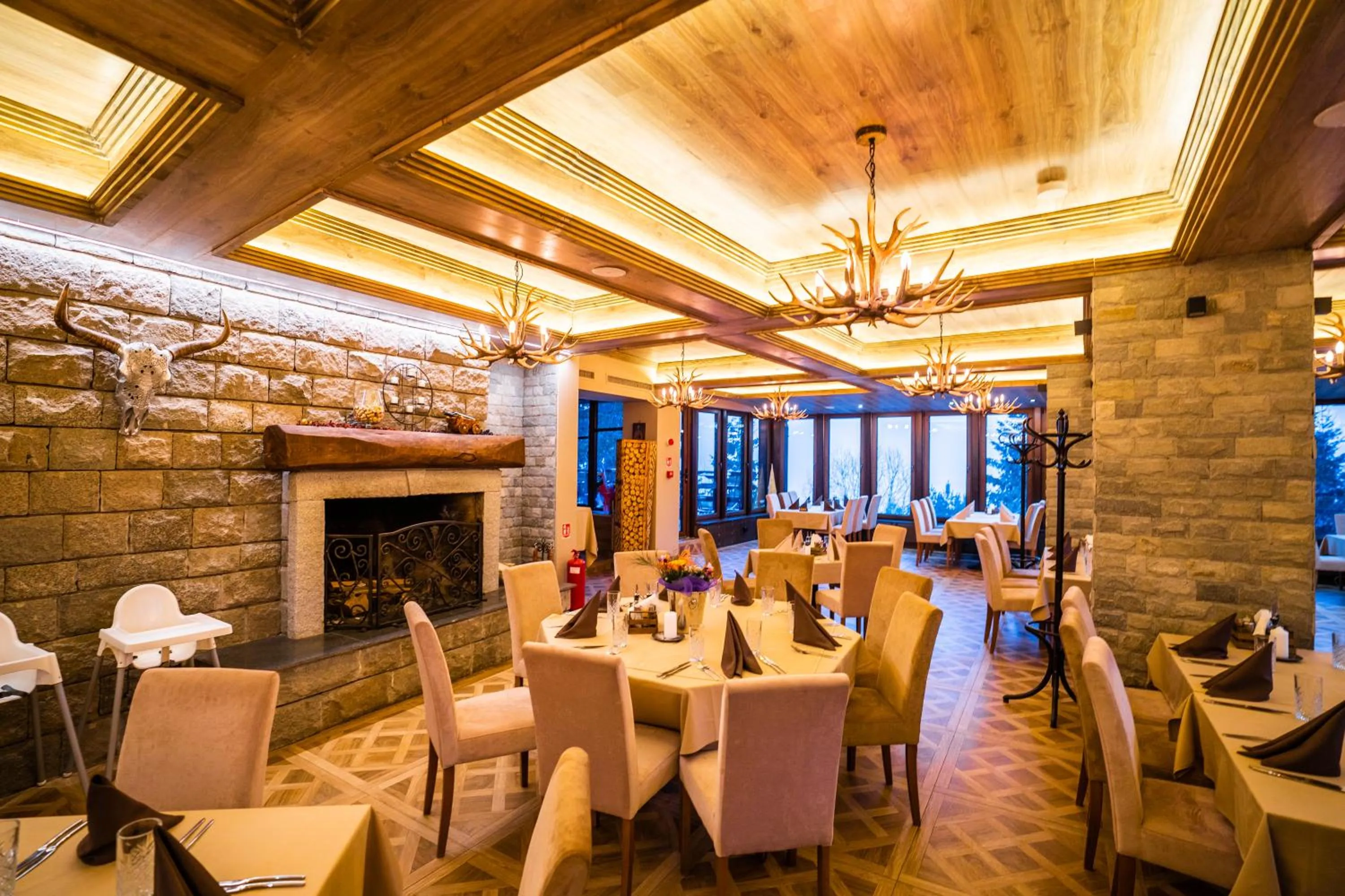 Restaurant/places to eat in Hotel and Relax Moreni