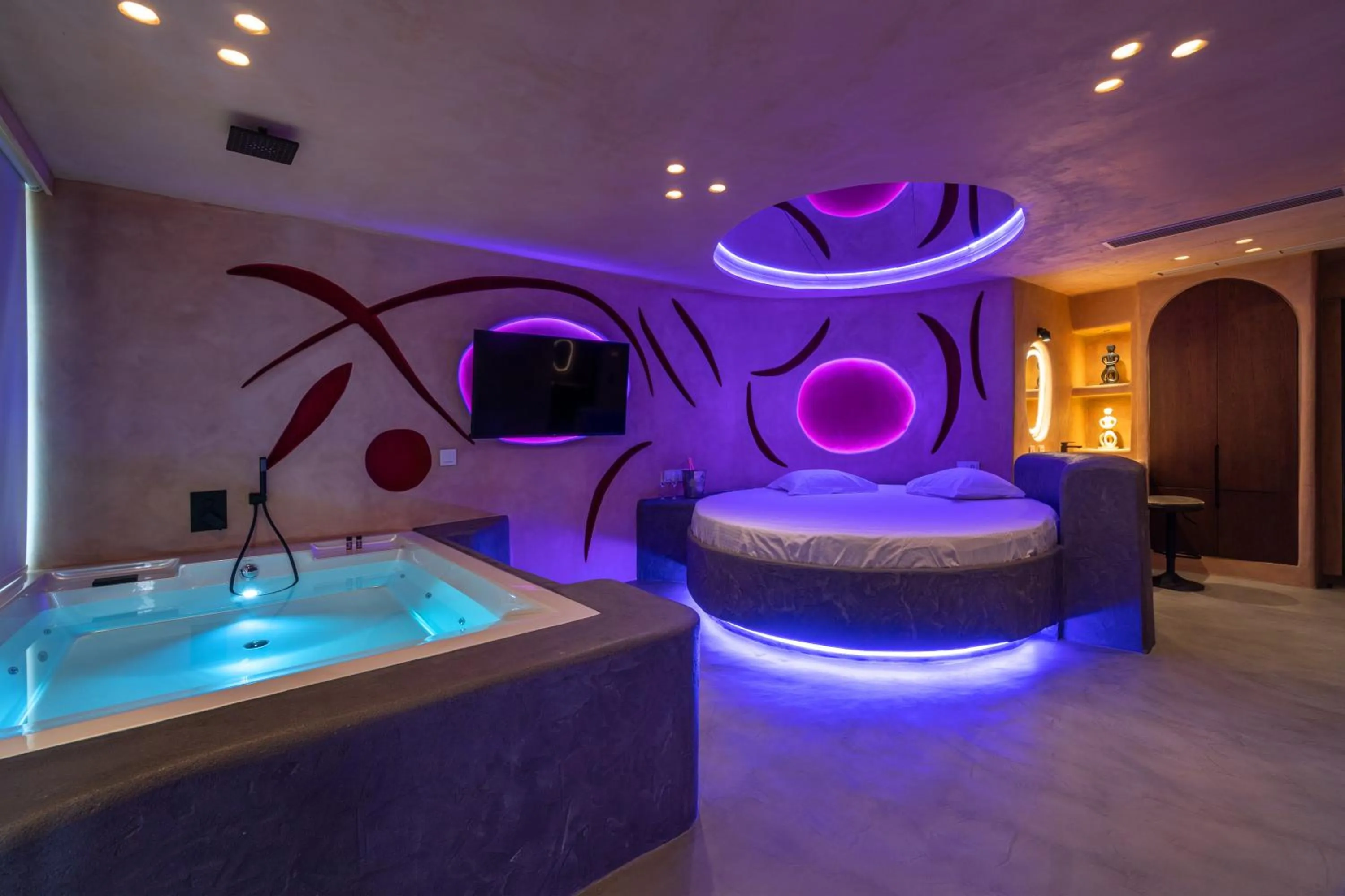 Hot Tub in ALFA HOTEL