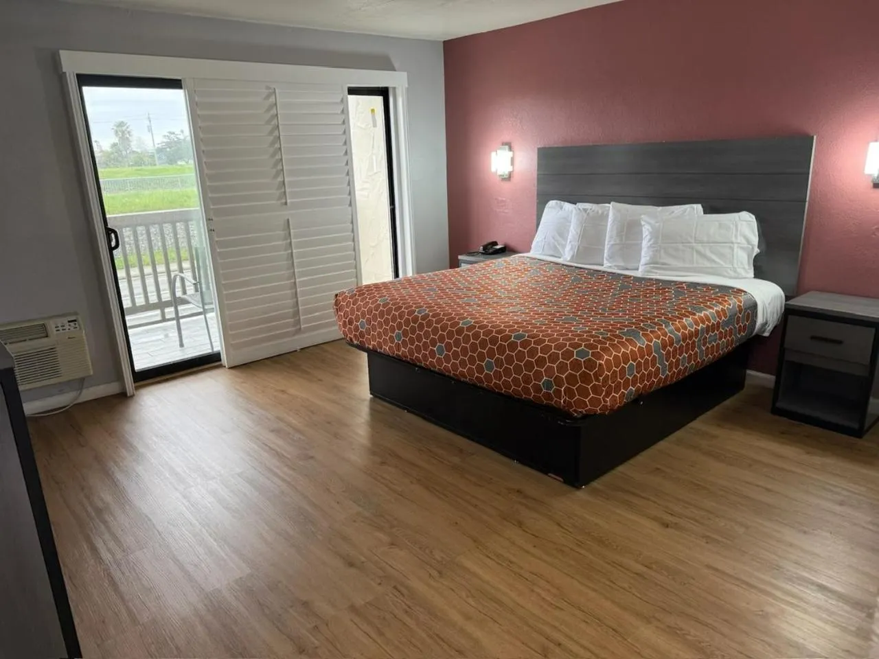 Bed in Ocean Gate Inn