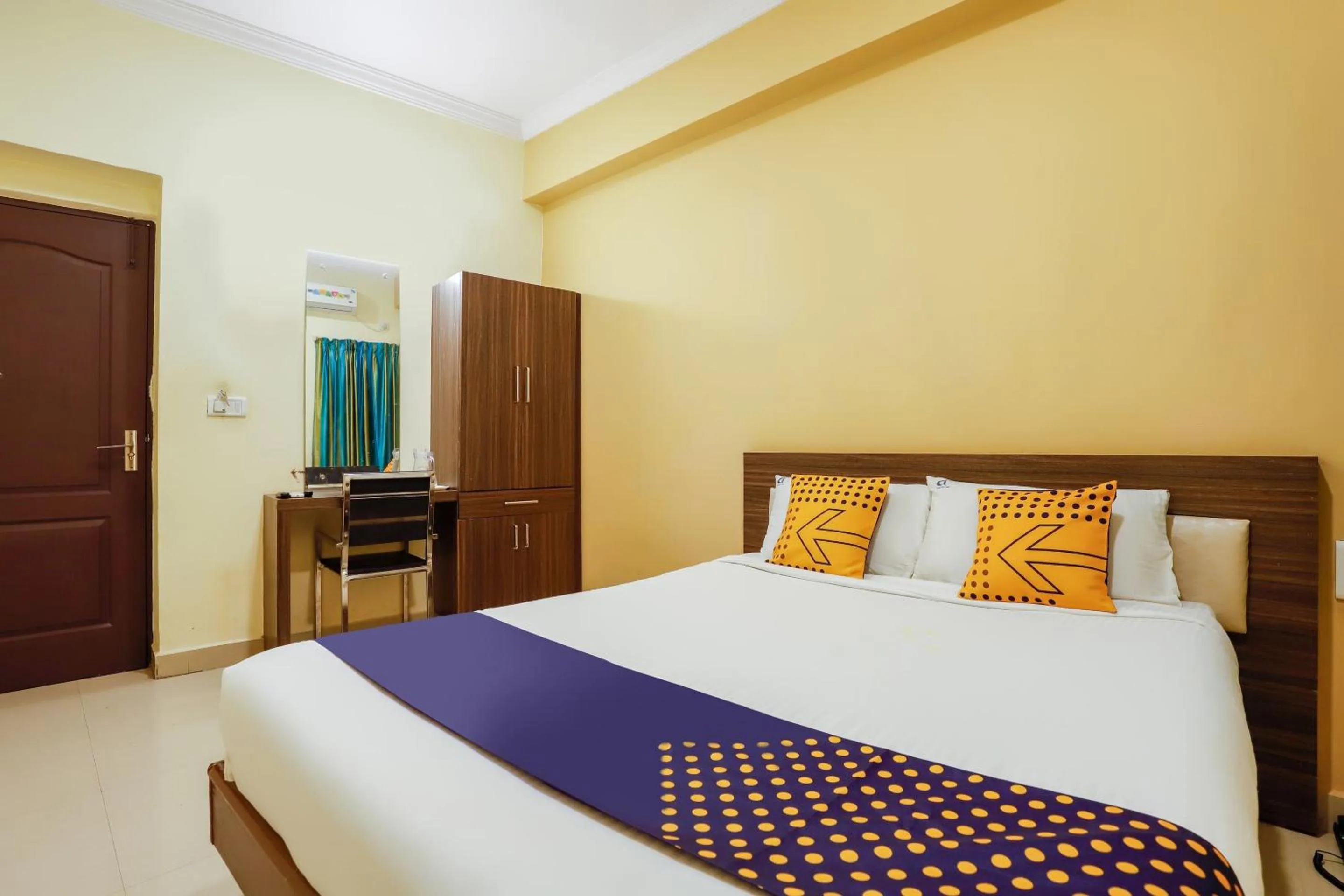 Bedroom, Bed in SPOT ON Central Inn