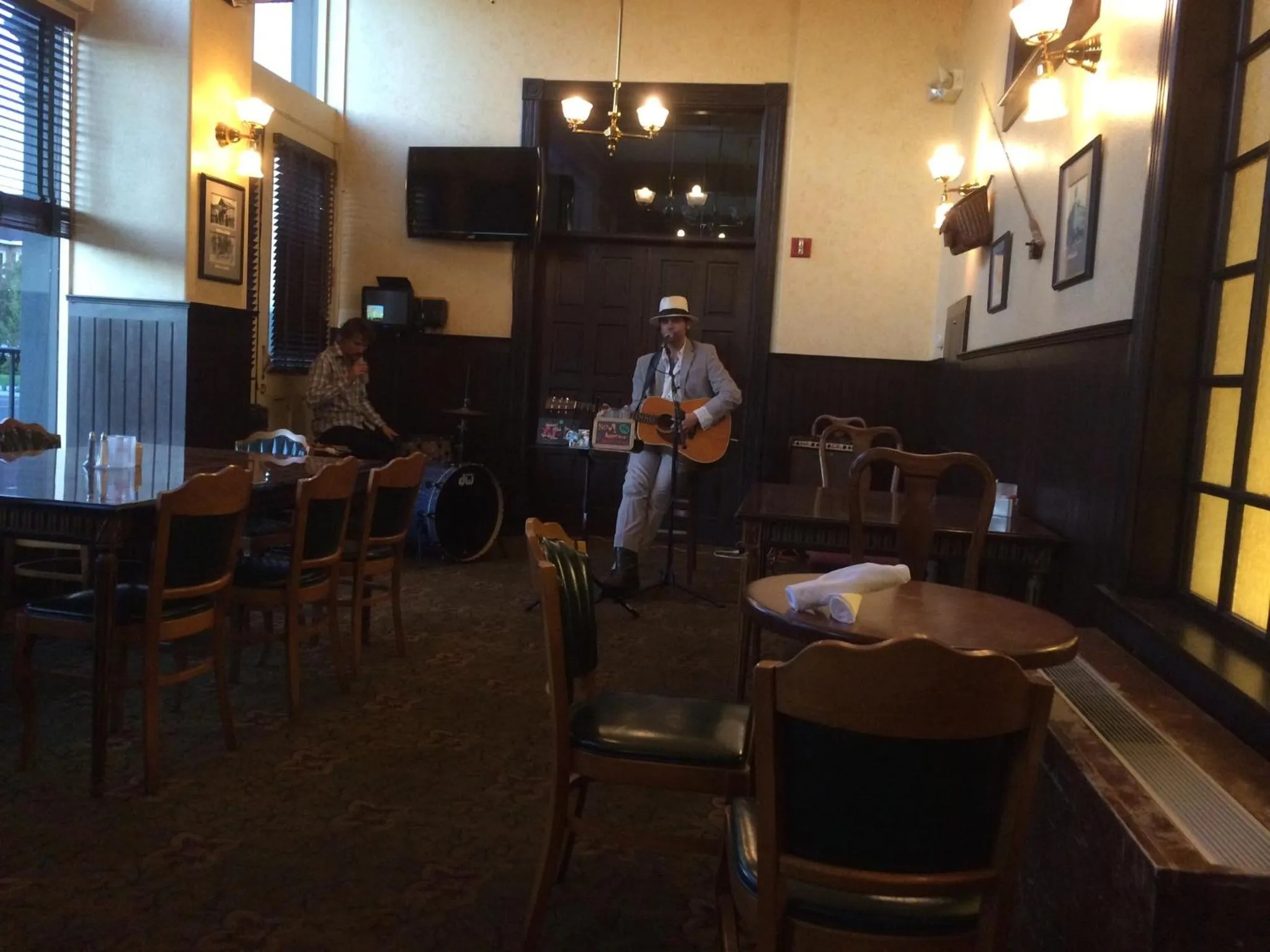 Evening entertainment in Geiser Grand Hotel