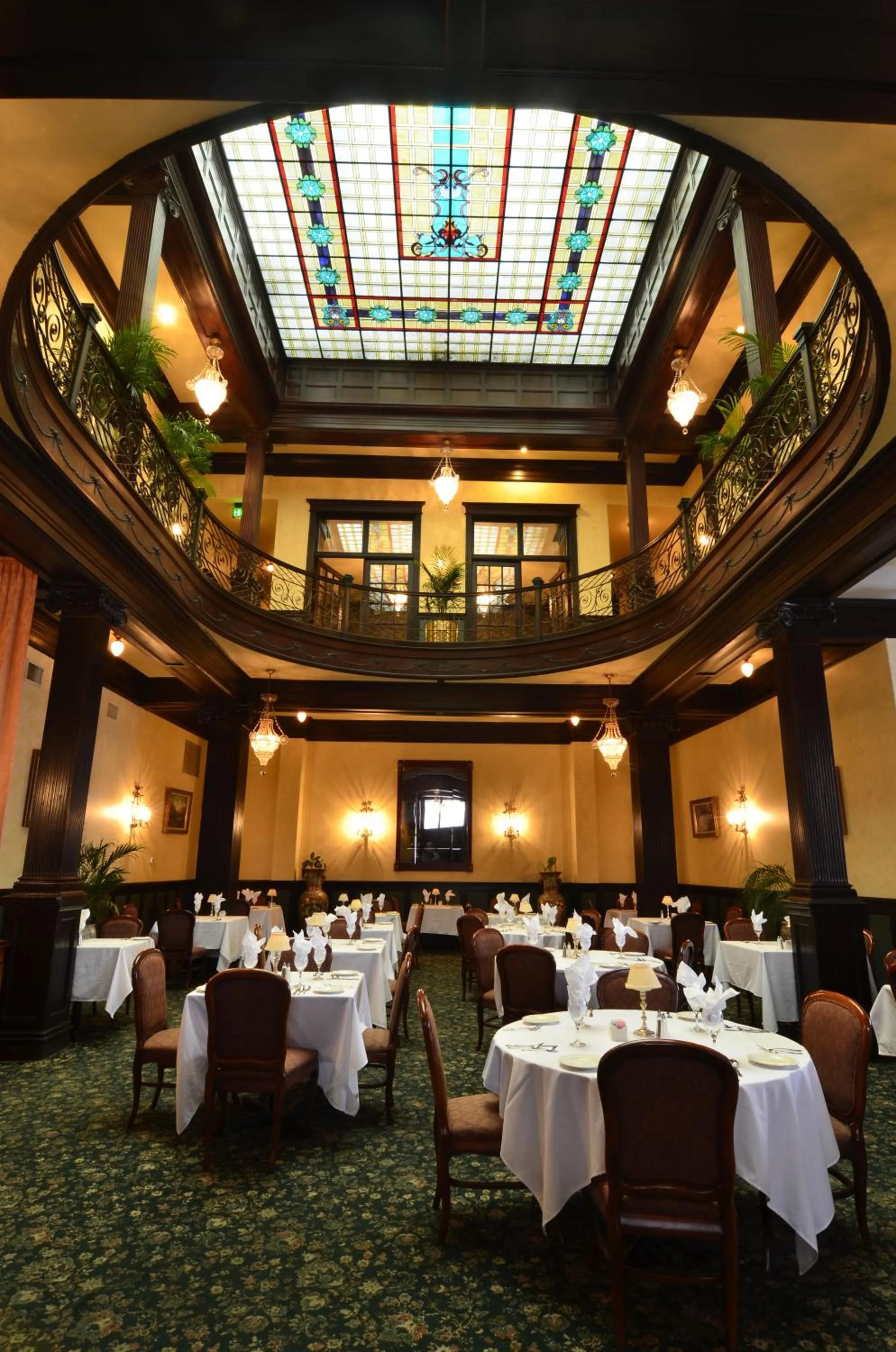 Restaurant/places to eat in Geiser Grand Hotel