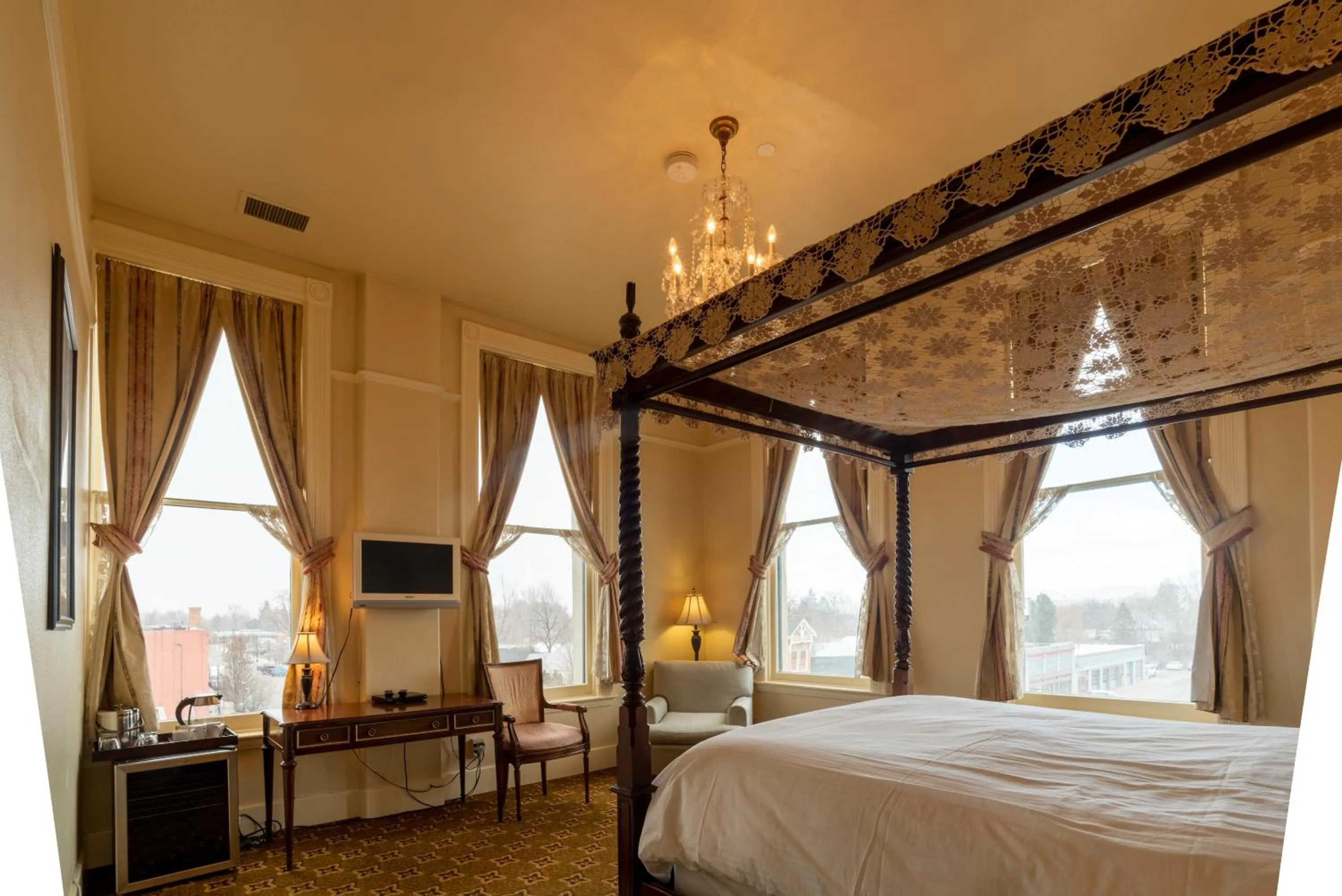 Bed in Geiser Grand Hotel