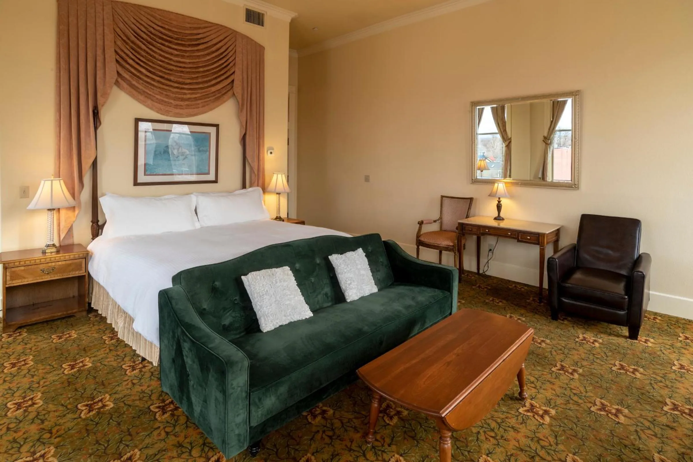 Bed in Geiser Grand Hotel