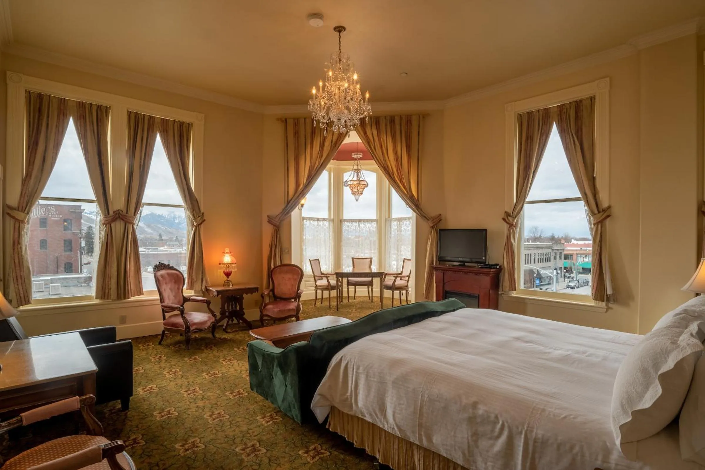 Bed in Geiser Grand Hotel