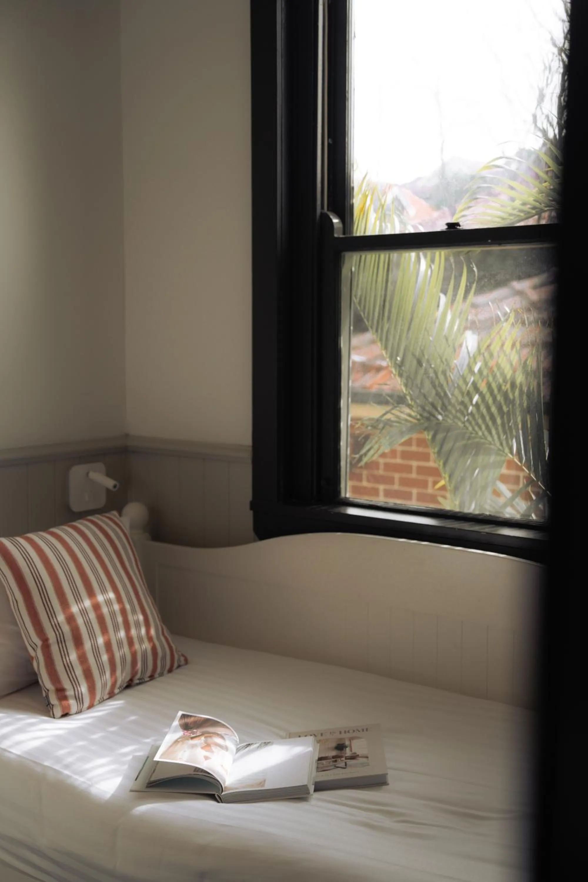 Bed in Cremorne Point Manor