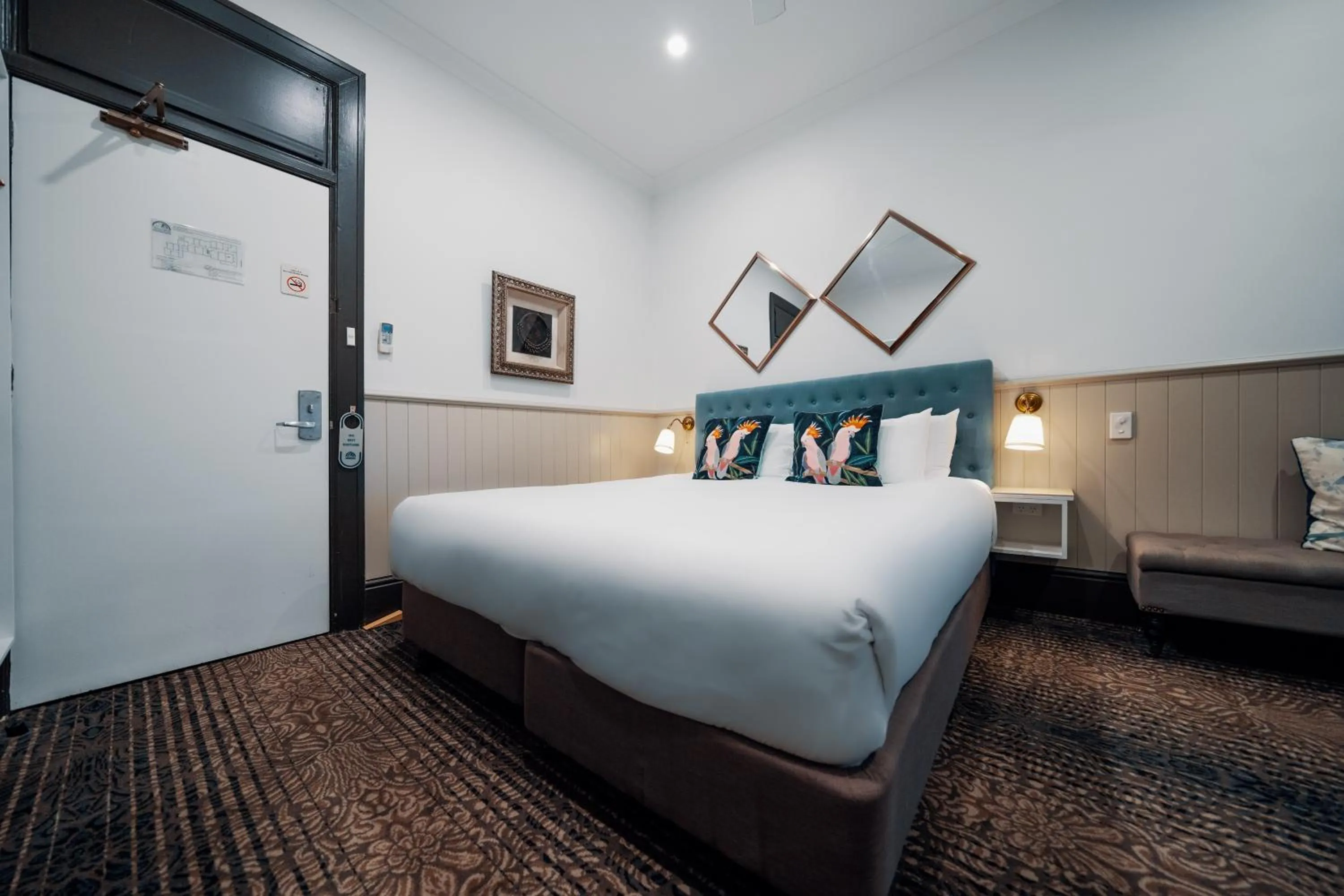 Bed in Cremorne Point Manor