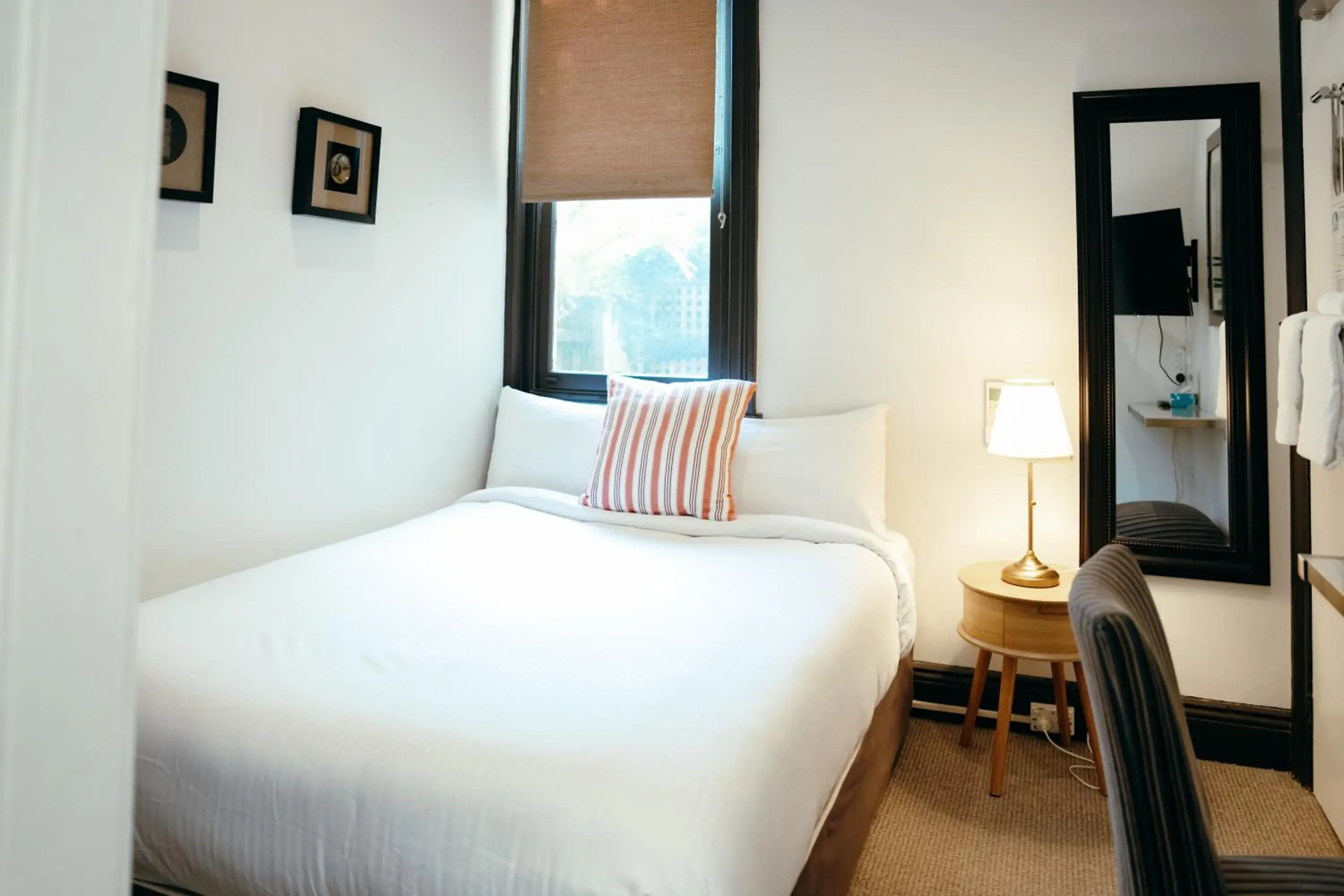 Double Room with Shared Bathroom in Cremorne Point Manor Double Room with Shared Bathroom in Cremorne Point Manor