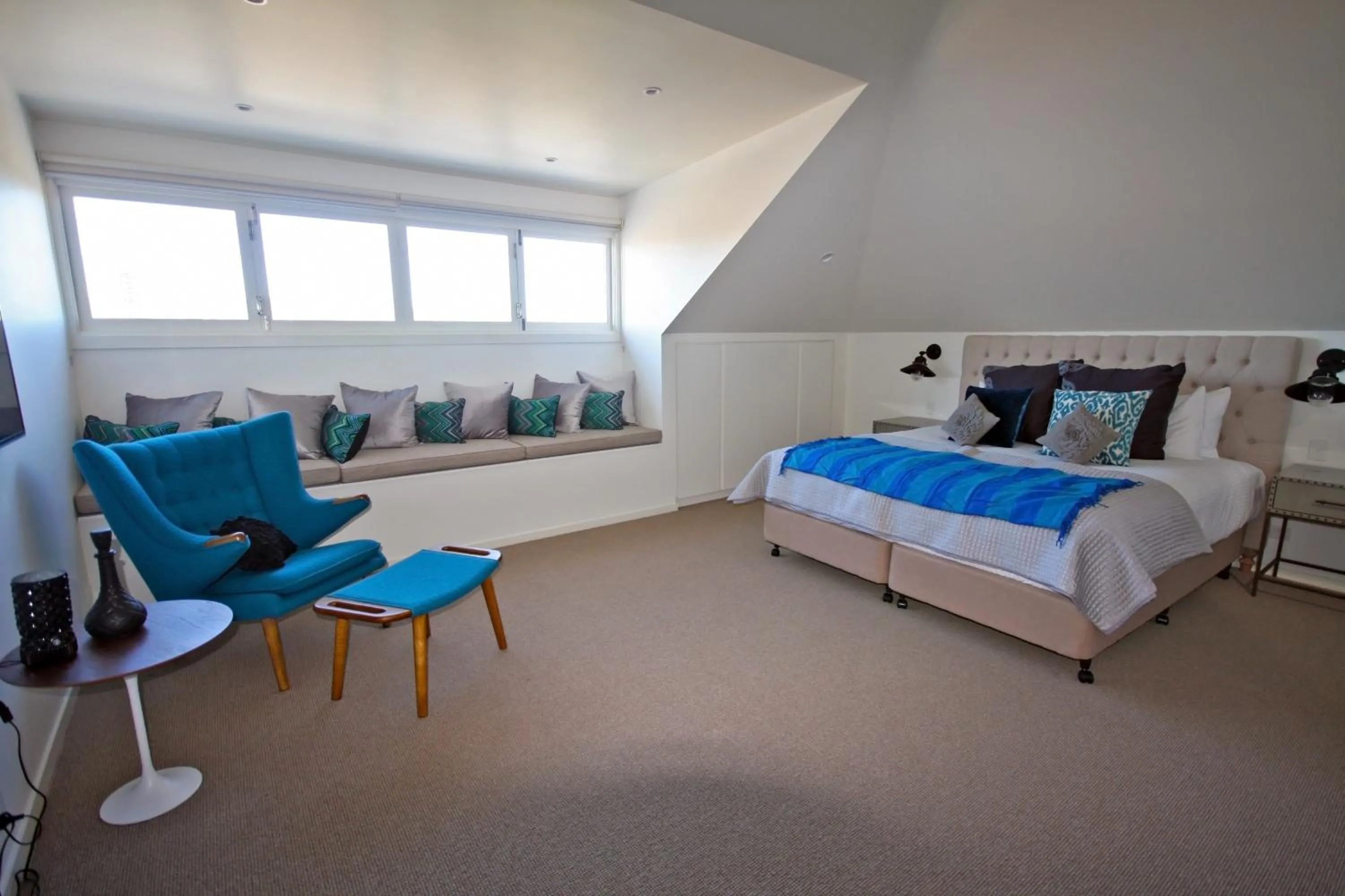 Bed in Cremorne Point Manor