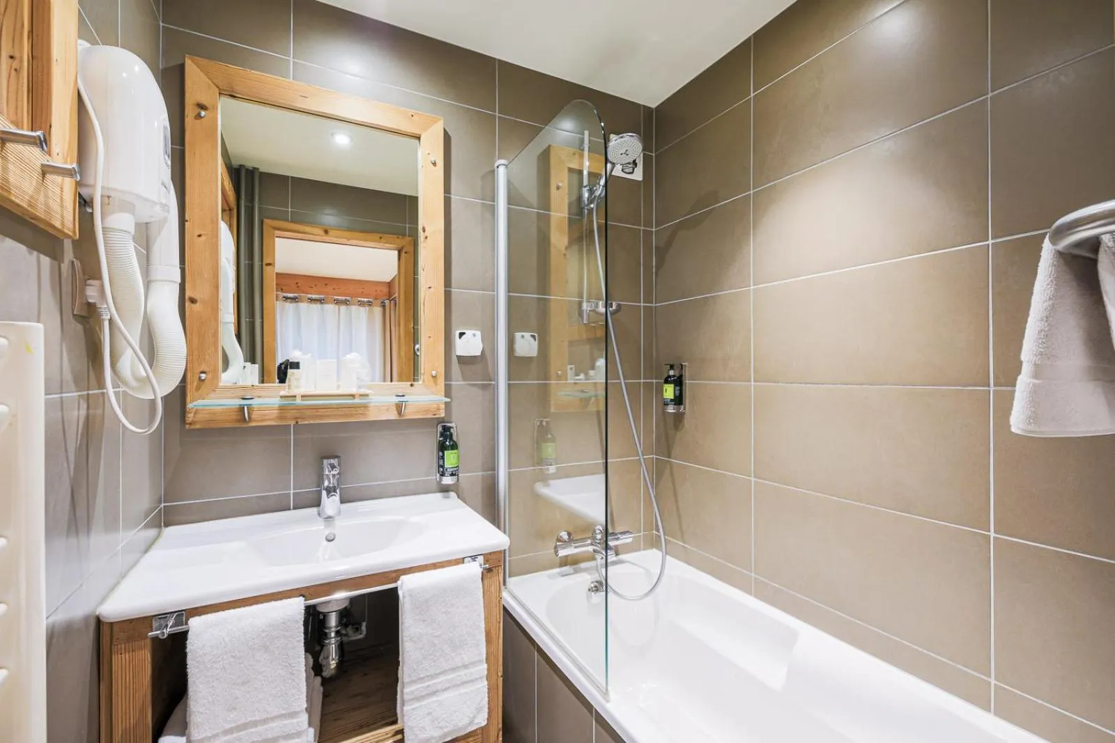 Bathroom in Hôtel et Spa les Clarines