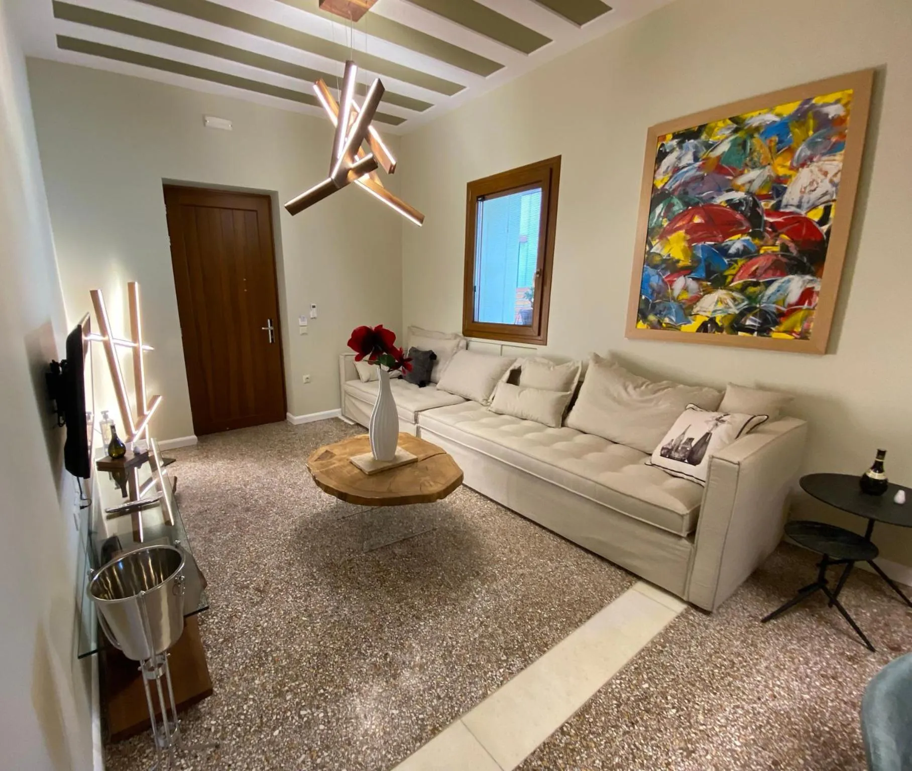 TV and multimedia in Andros 4 All Seasons Villas & Suites