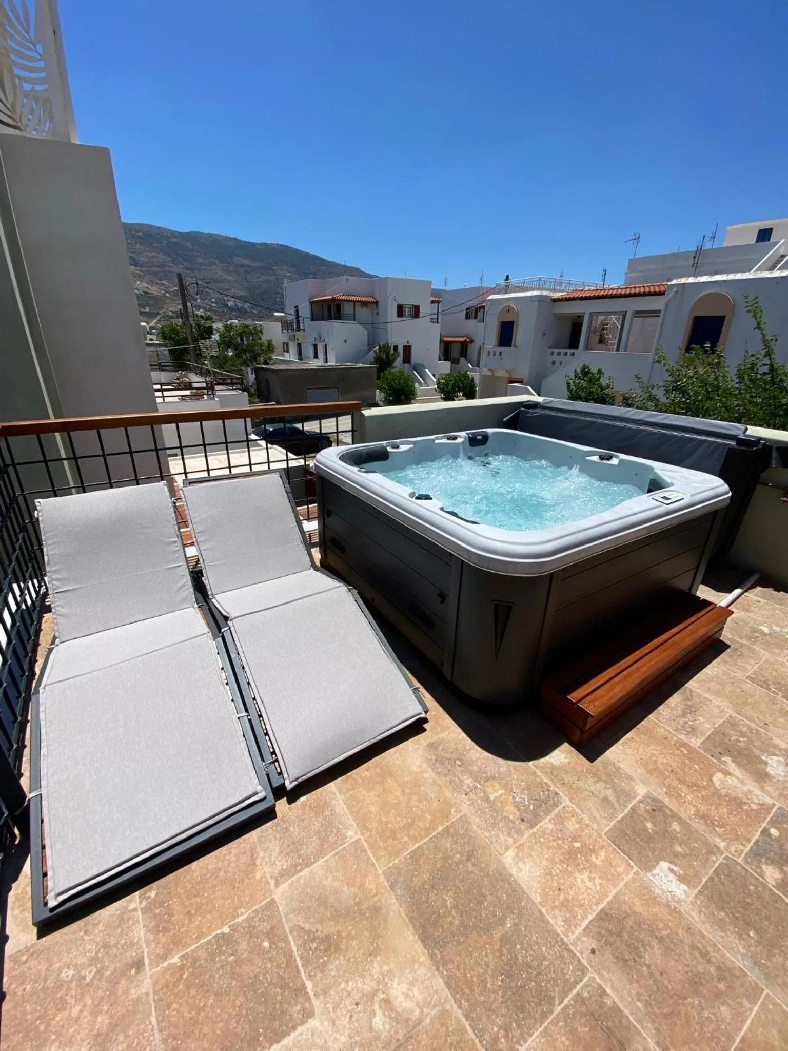 Hot Tub in Andros 4 All Seasons Villas & Suites