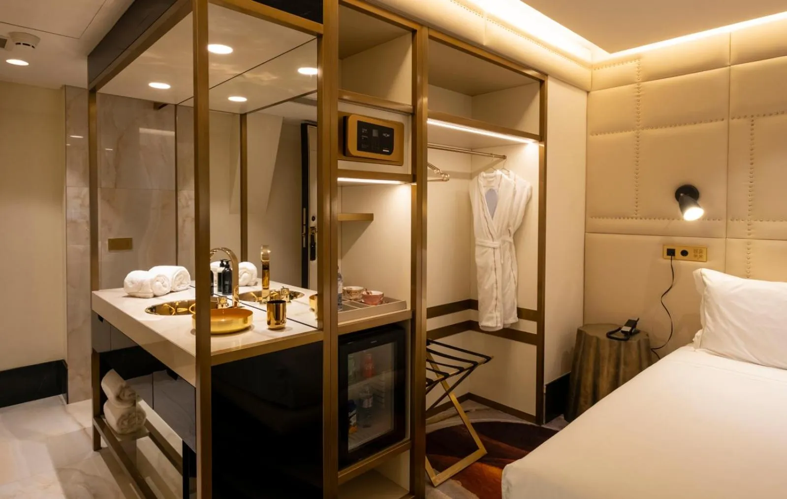 Bathroom, Bed in Madalena by The Beautique Hotels