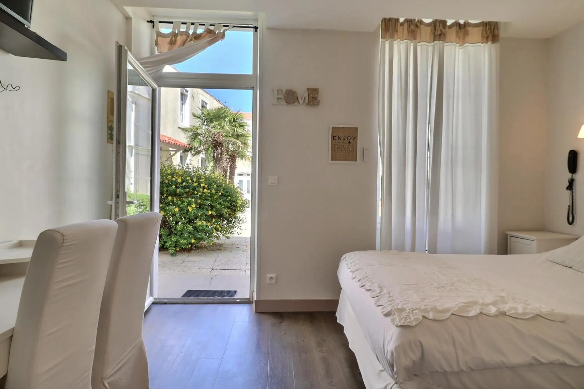 Patio, Bed in Grand Hôtel des Bains SPA