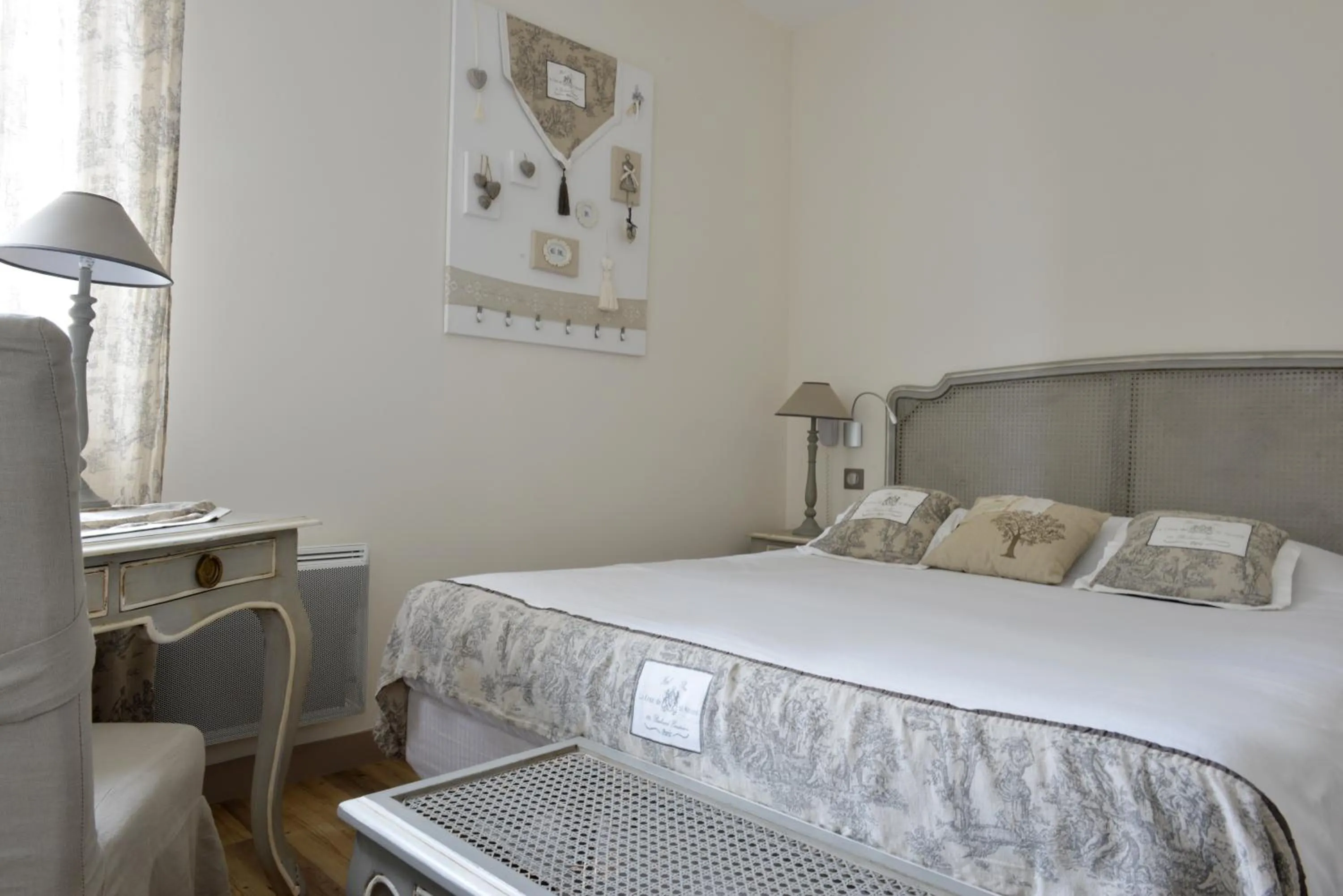 Bedroom, Bed in Grand Hôtel des Bains SPA